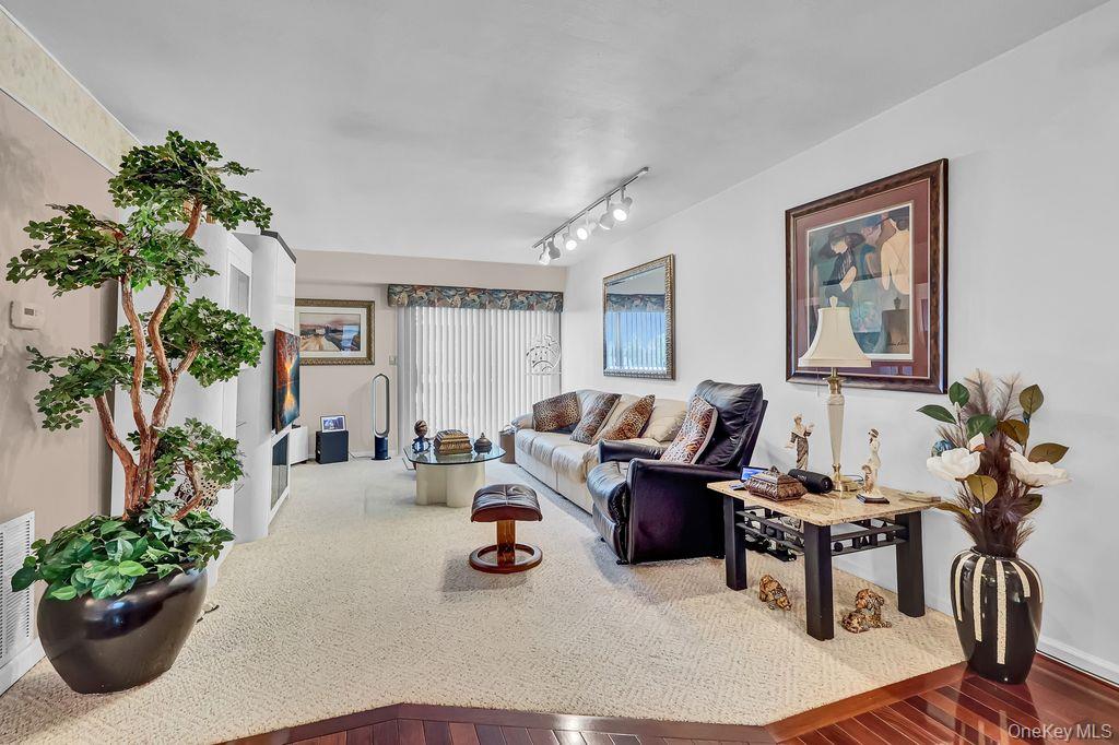 309 Mariners Way Property Photo 3