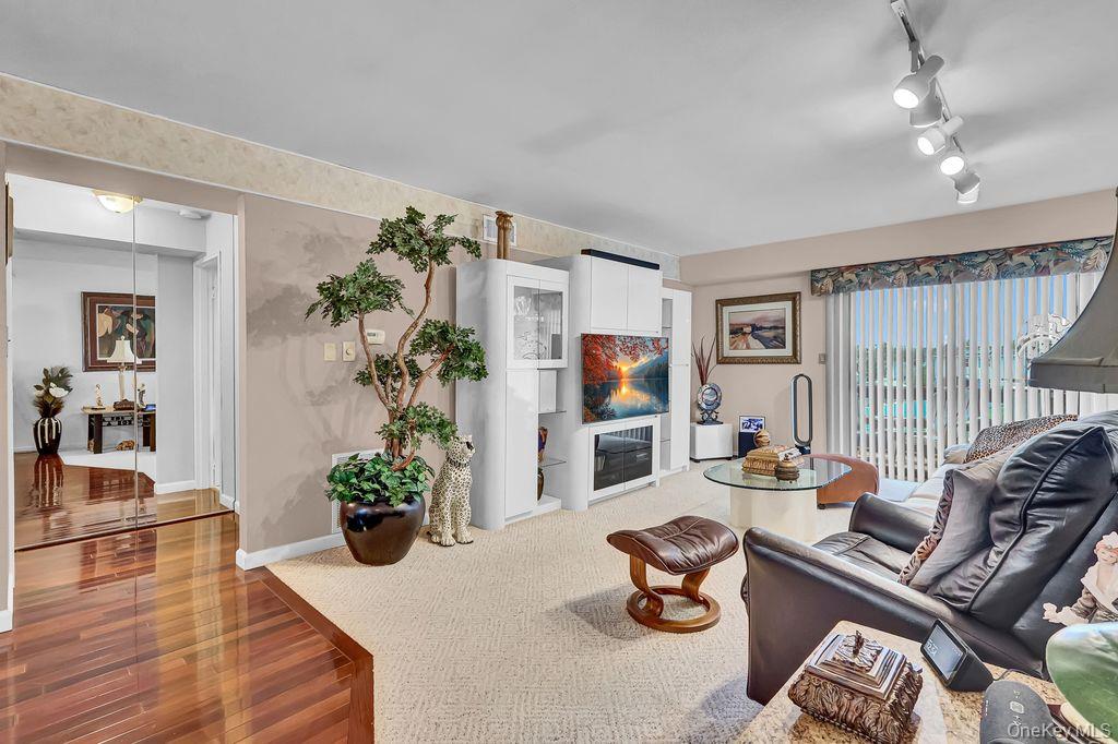 309 Mariners Way Property Photo 5
