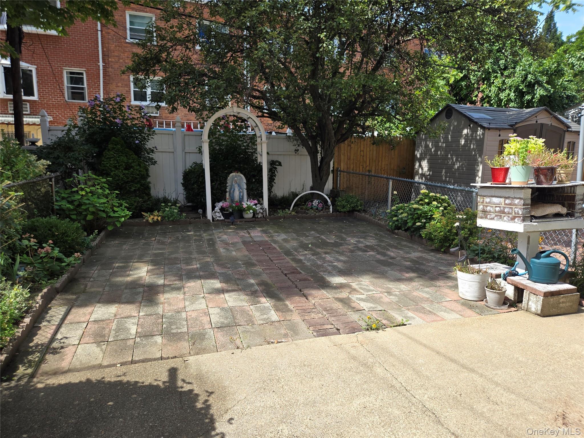 730 Lincoln Avenue Property Photo 8