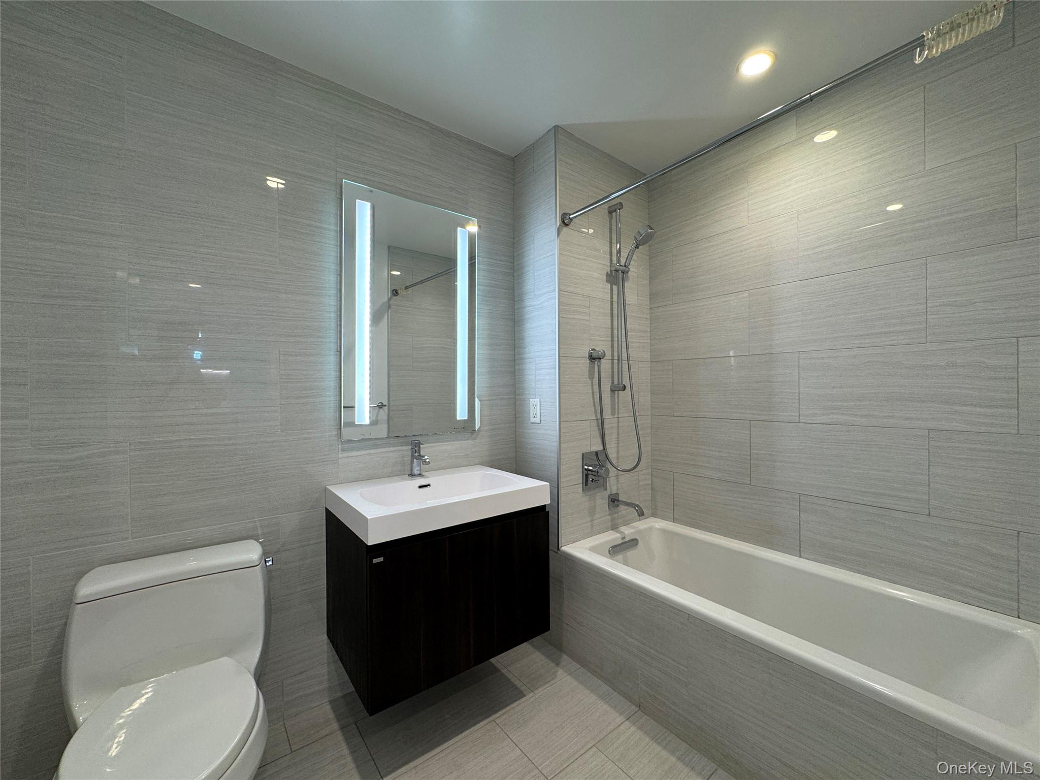 131-05 40 15l Property Photo 3
