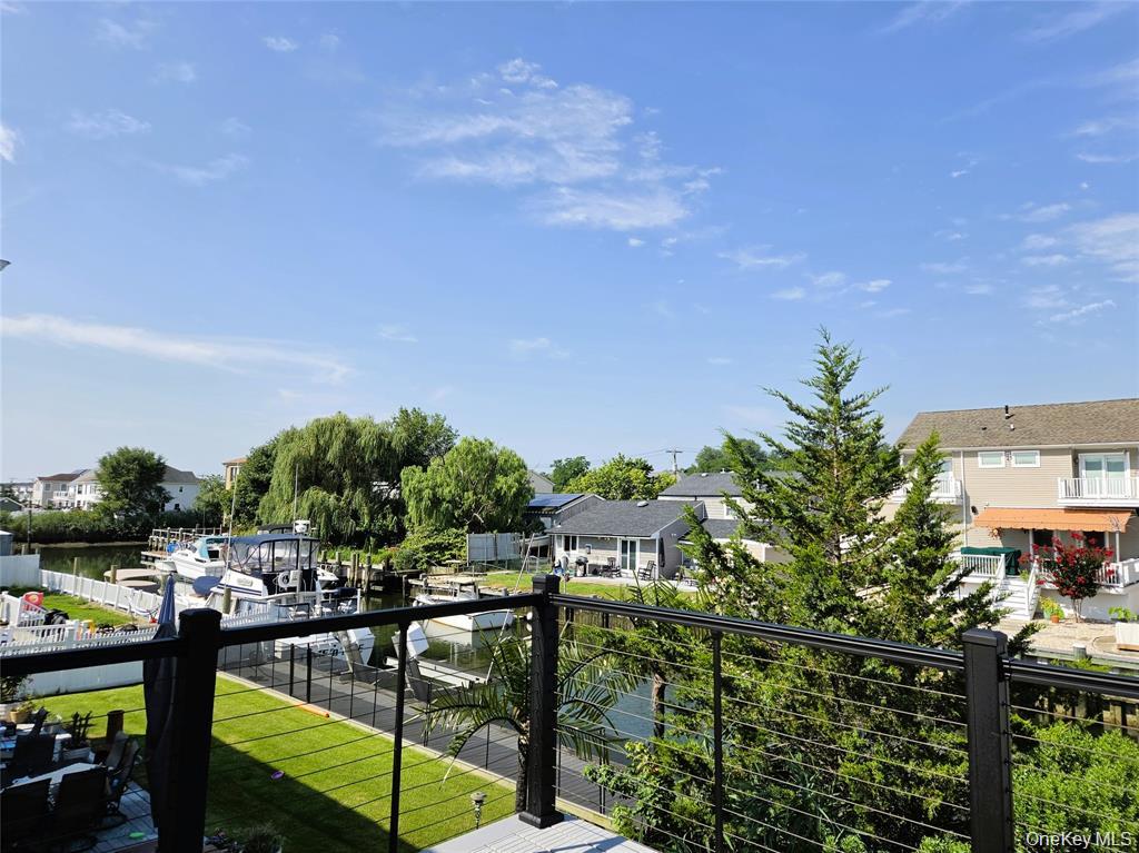 2706 Peconic Property Photo 3
