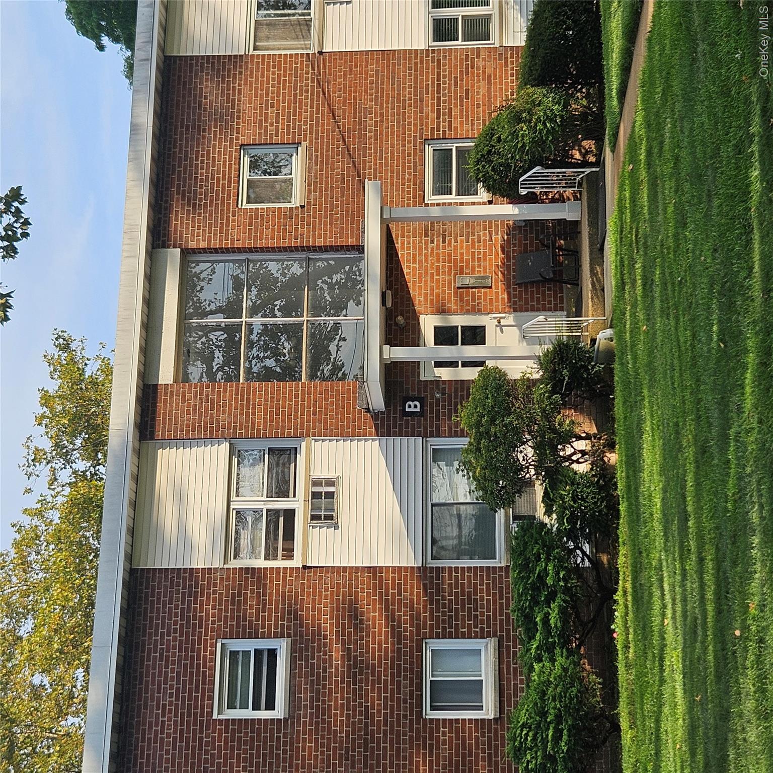 125 Hempstead Gardens Drive B1d Property Photo 1