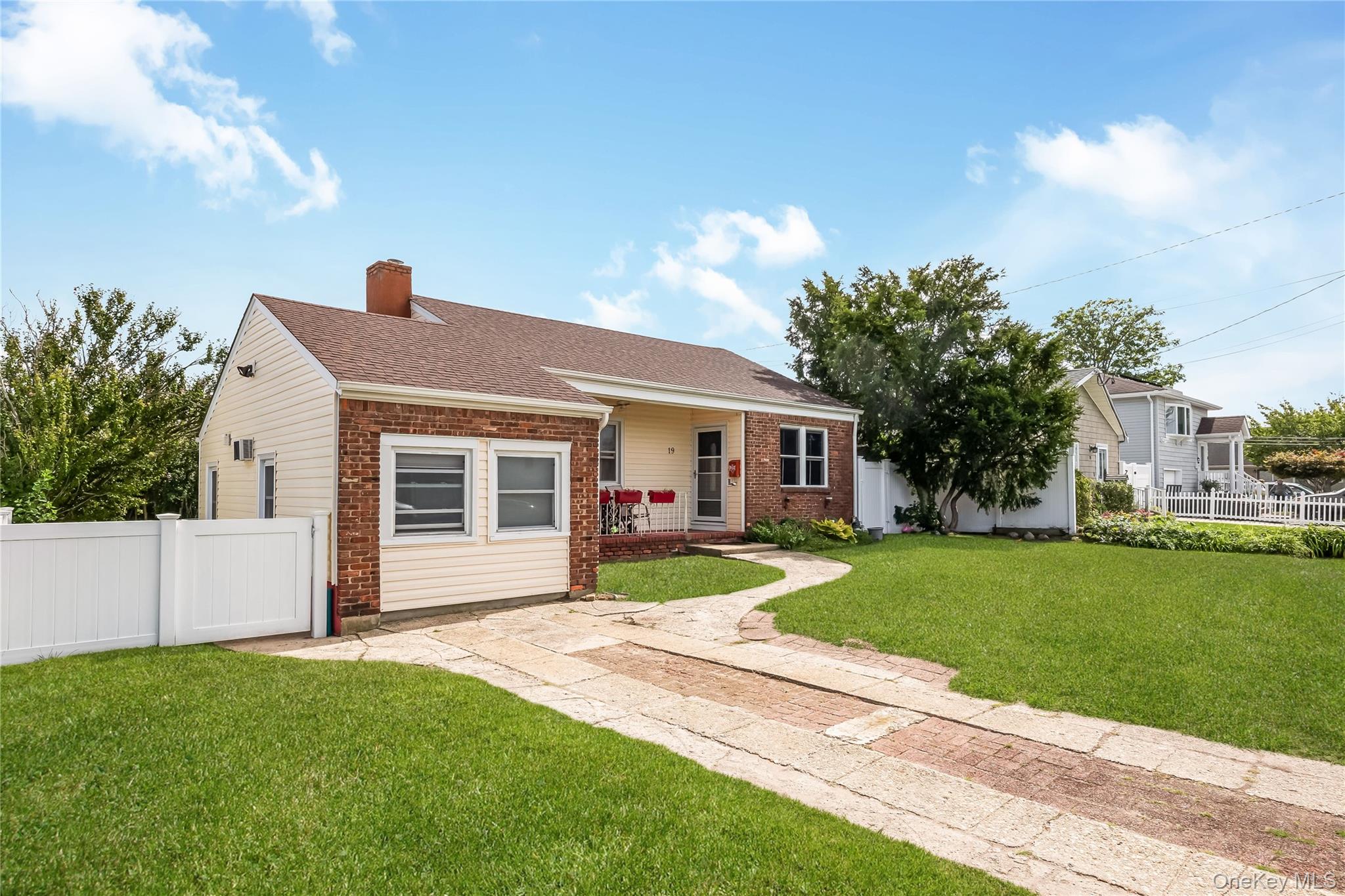 19 Rainbow Lane Property Photo 2