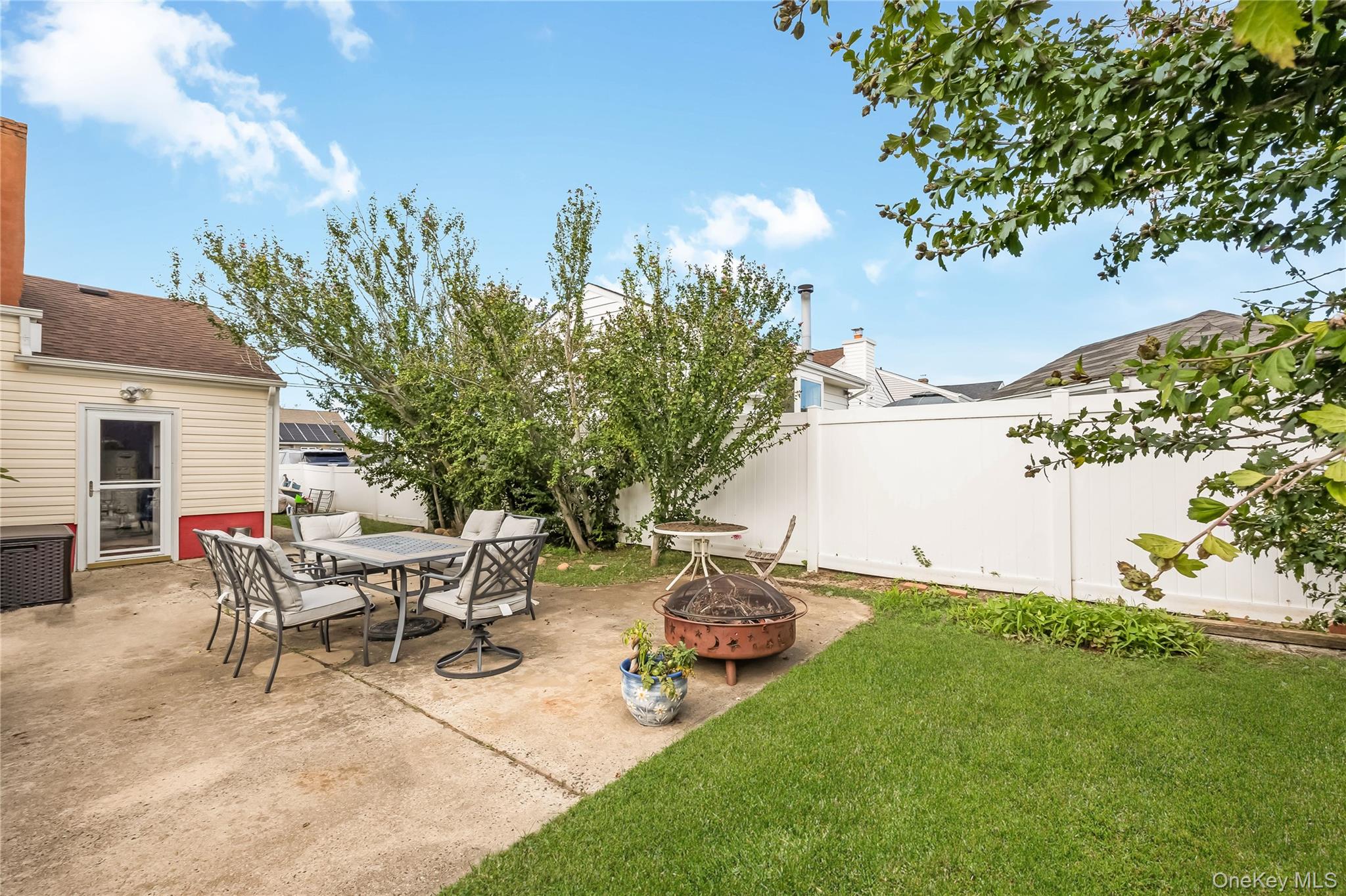19 Rainbow Lane Property Photo 4