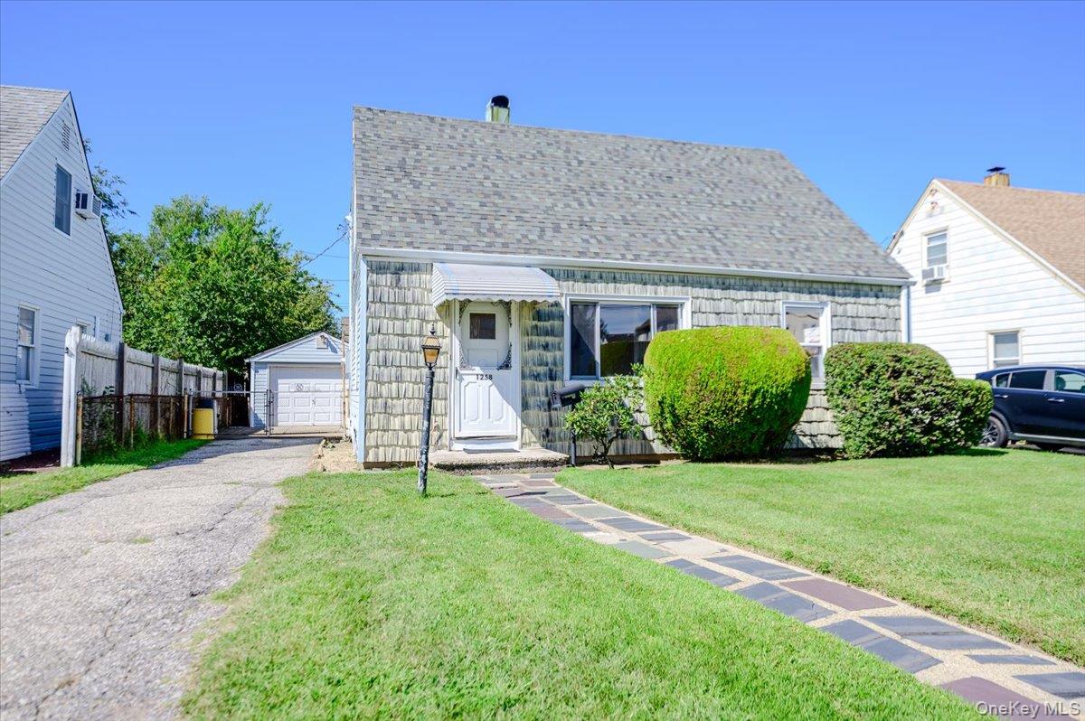 1258 Waverly Street Property Photo 1
