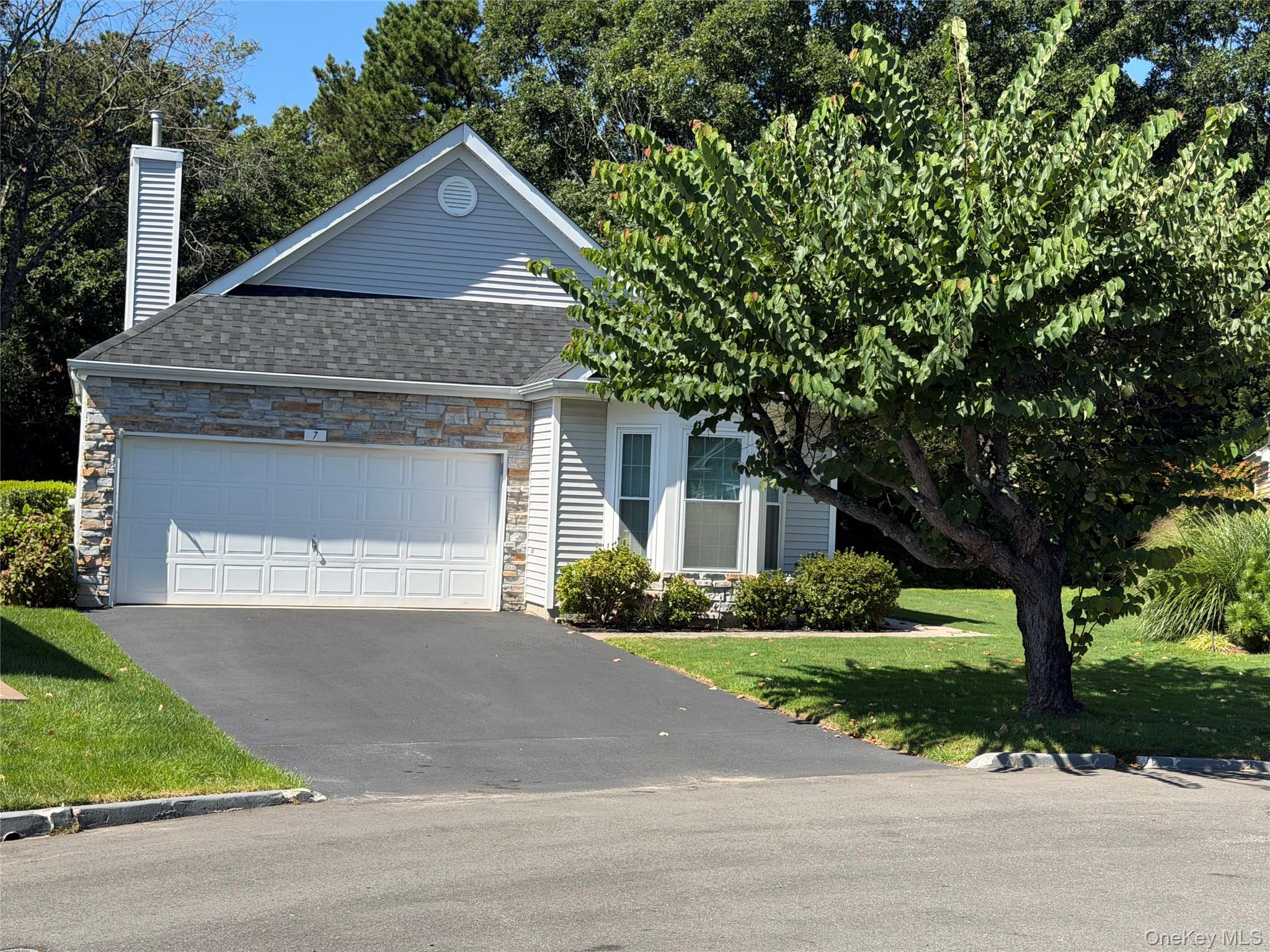 7 Sagaponack Court Property Photo 8