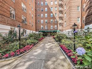247 Parkview Avenue 6P Property Photo 1