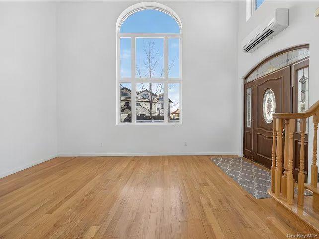245th 61st Ave Front Family Property Photo 5