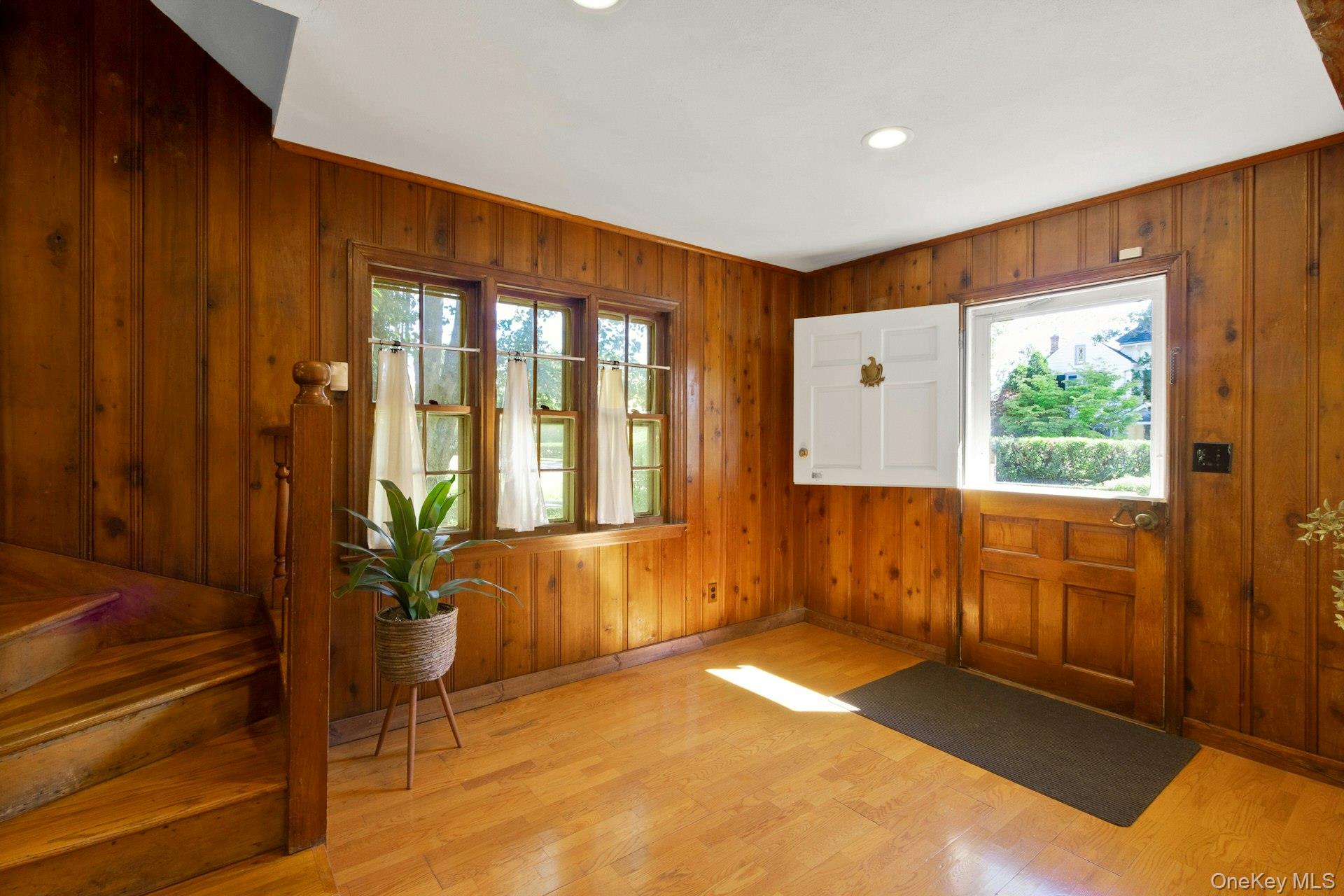 160 N Broadway Property Photo 4