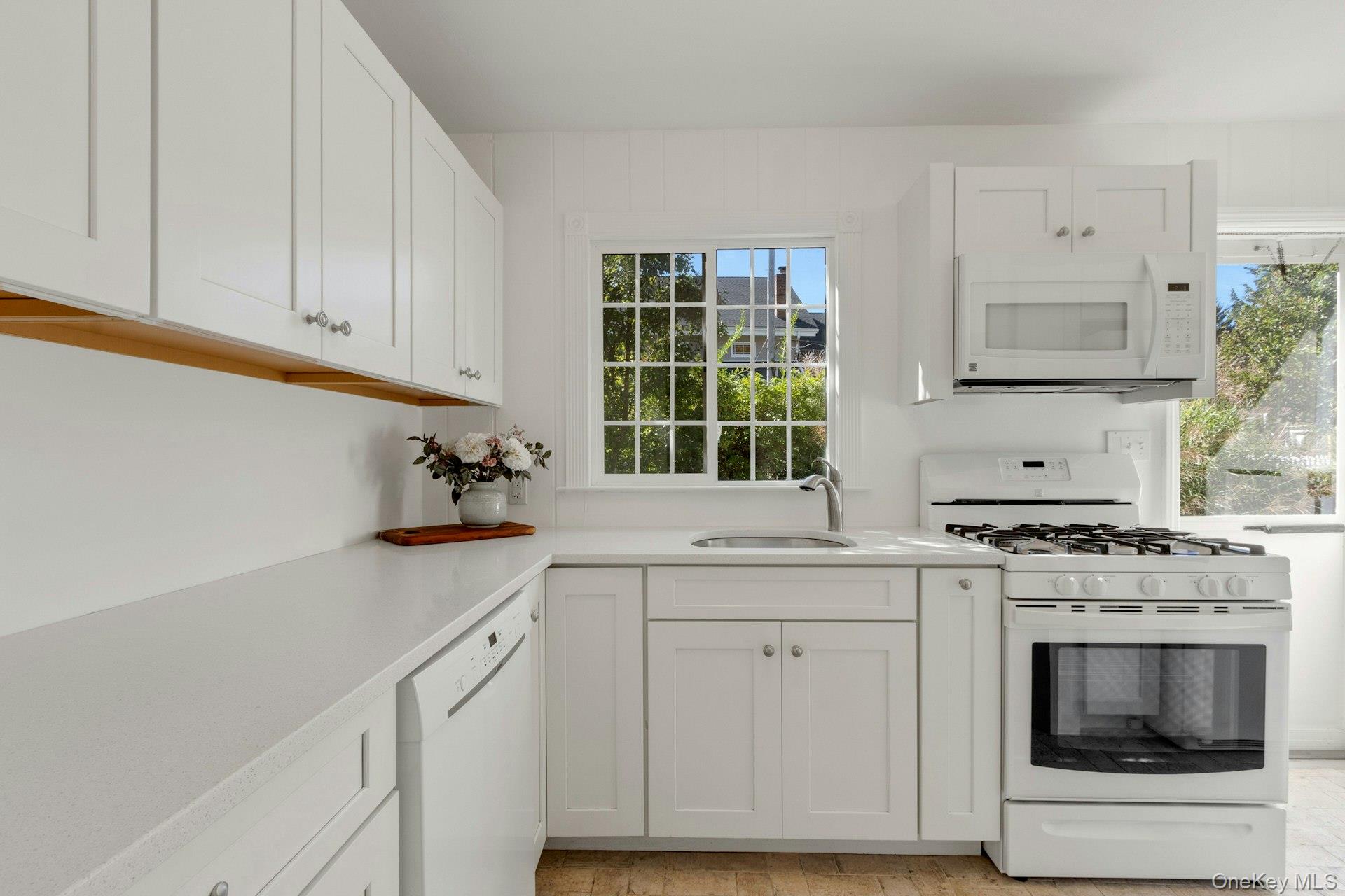 160 N Broadway Property Photo 7