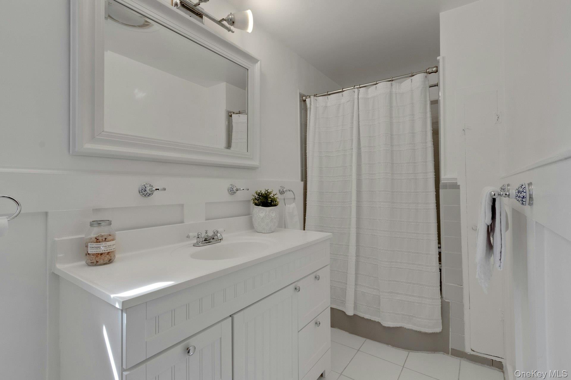 160 N Broadway Property Photo 13