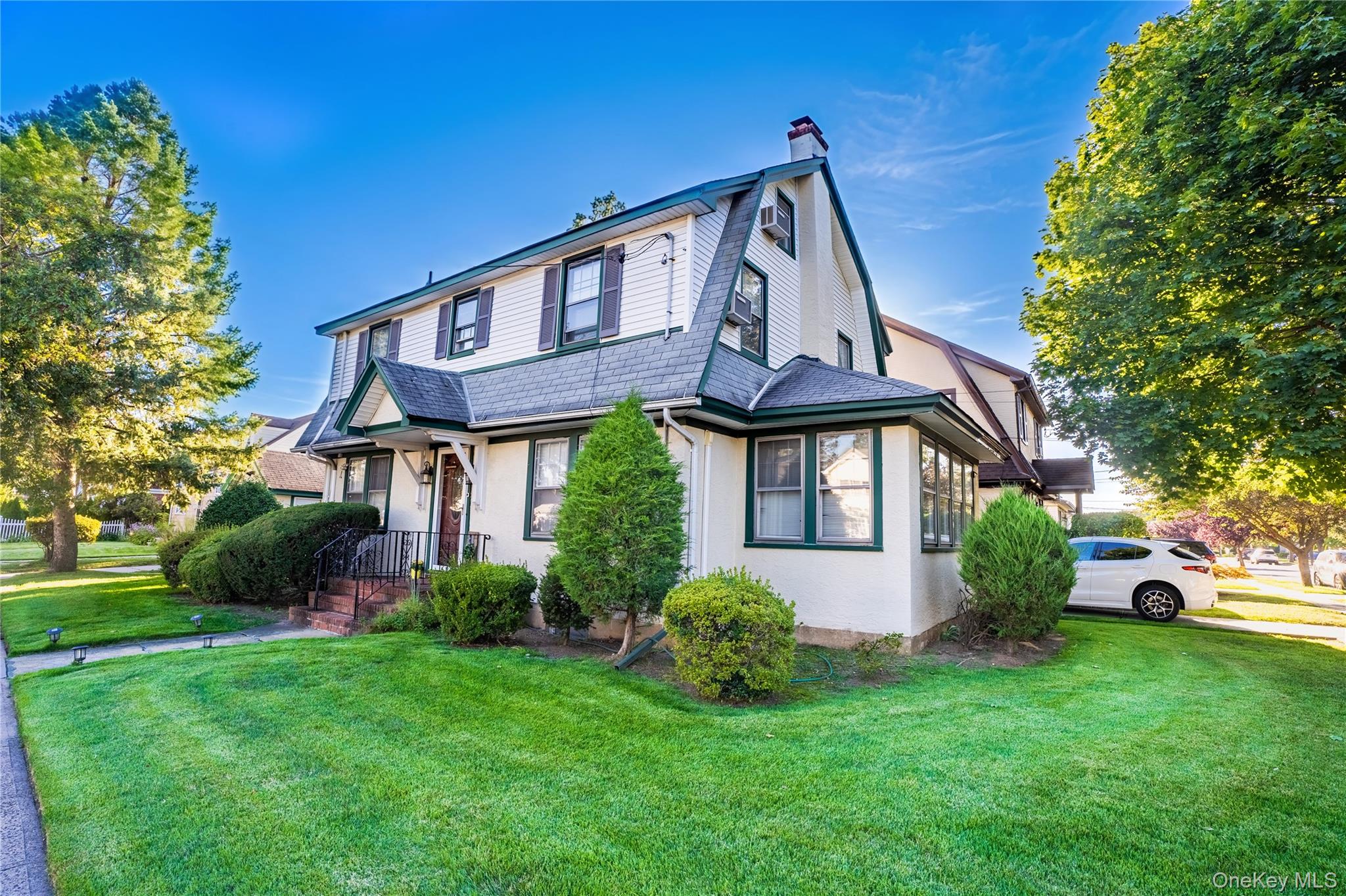 676 6th Avenue Property Photo 4