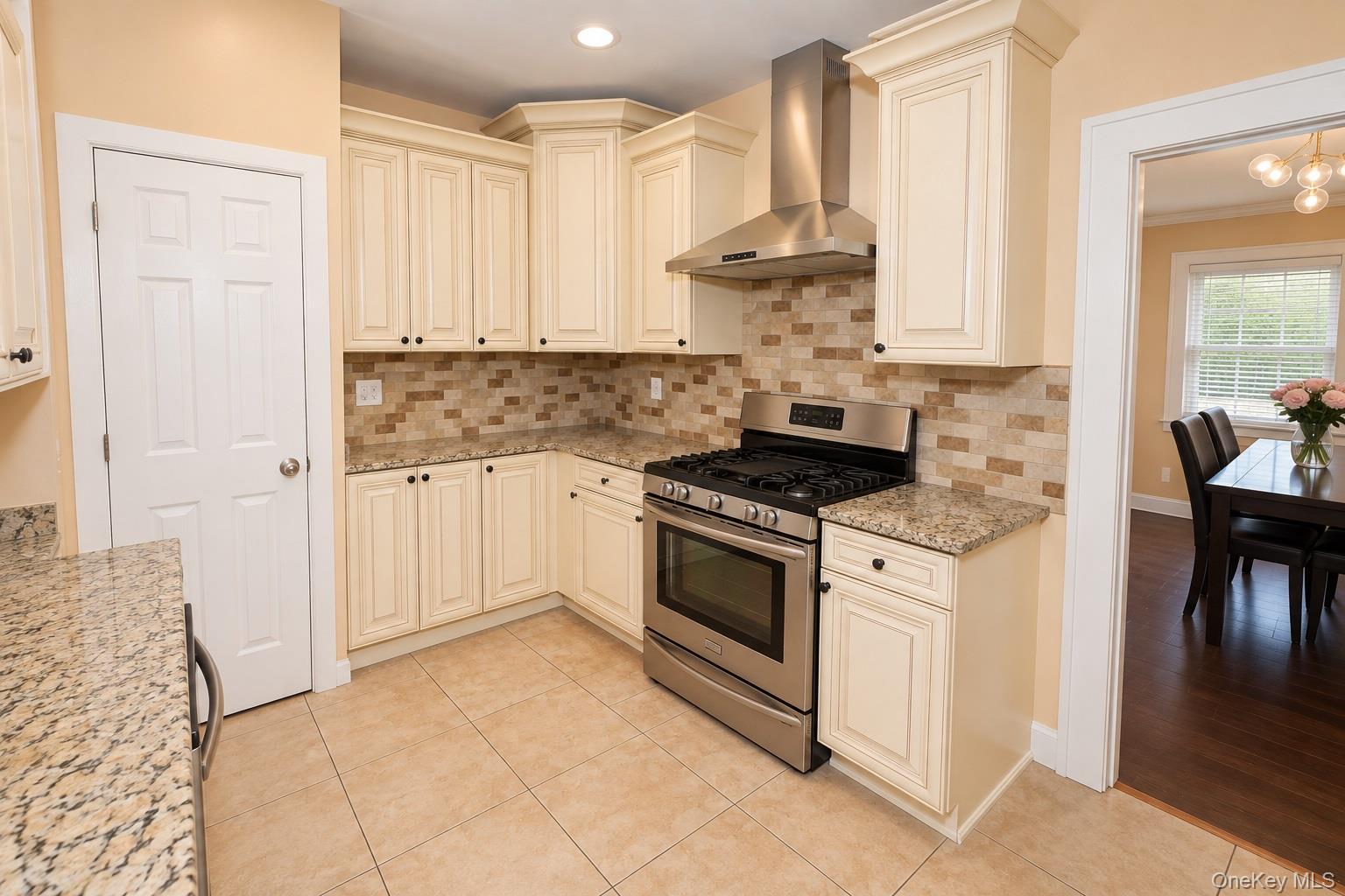 676 6th Avenue Property Photo 7
