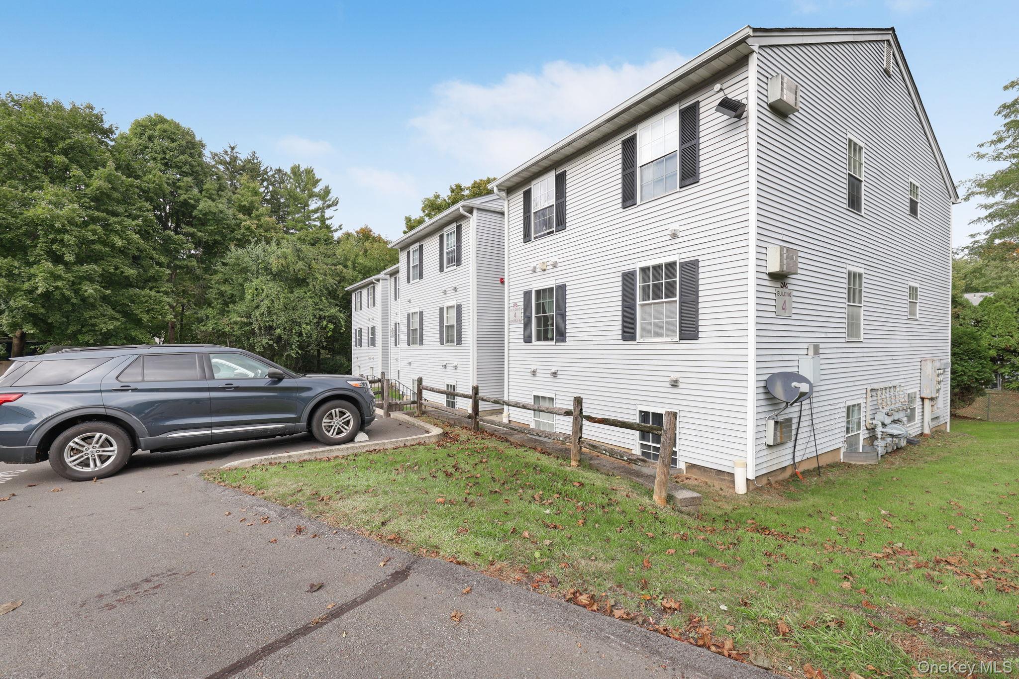 4 Lexington Hill 3 Property Photo 1