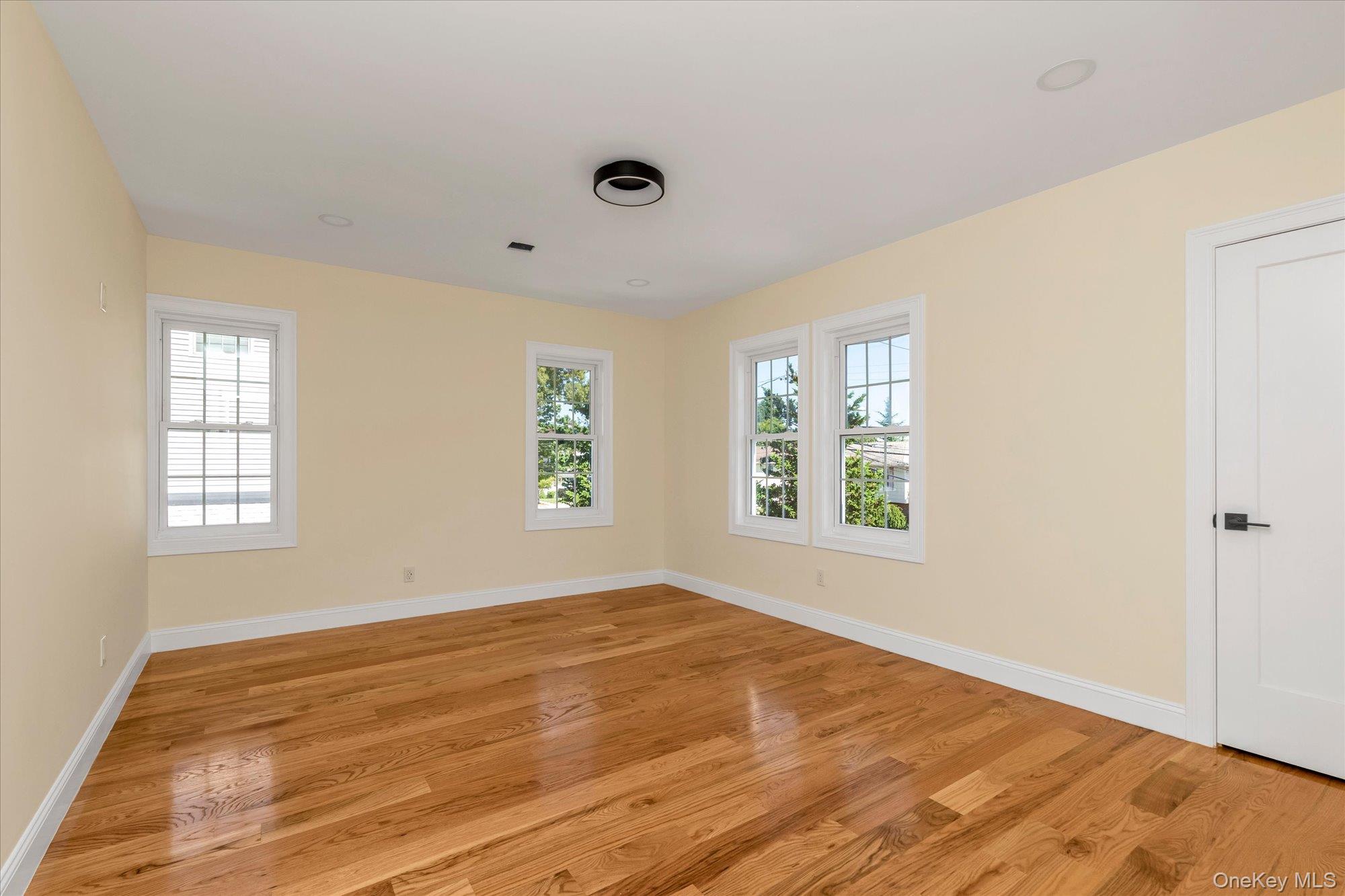27 2nd Street Property Photo 16