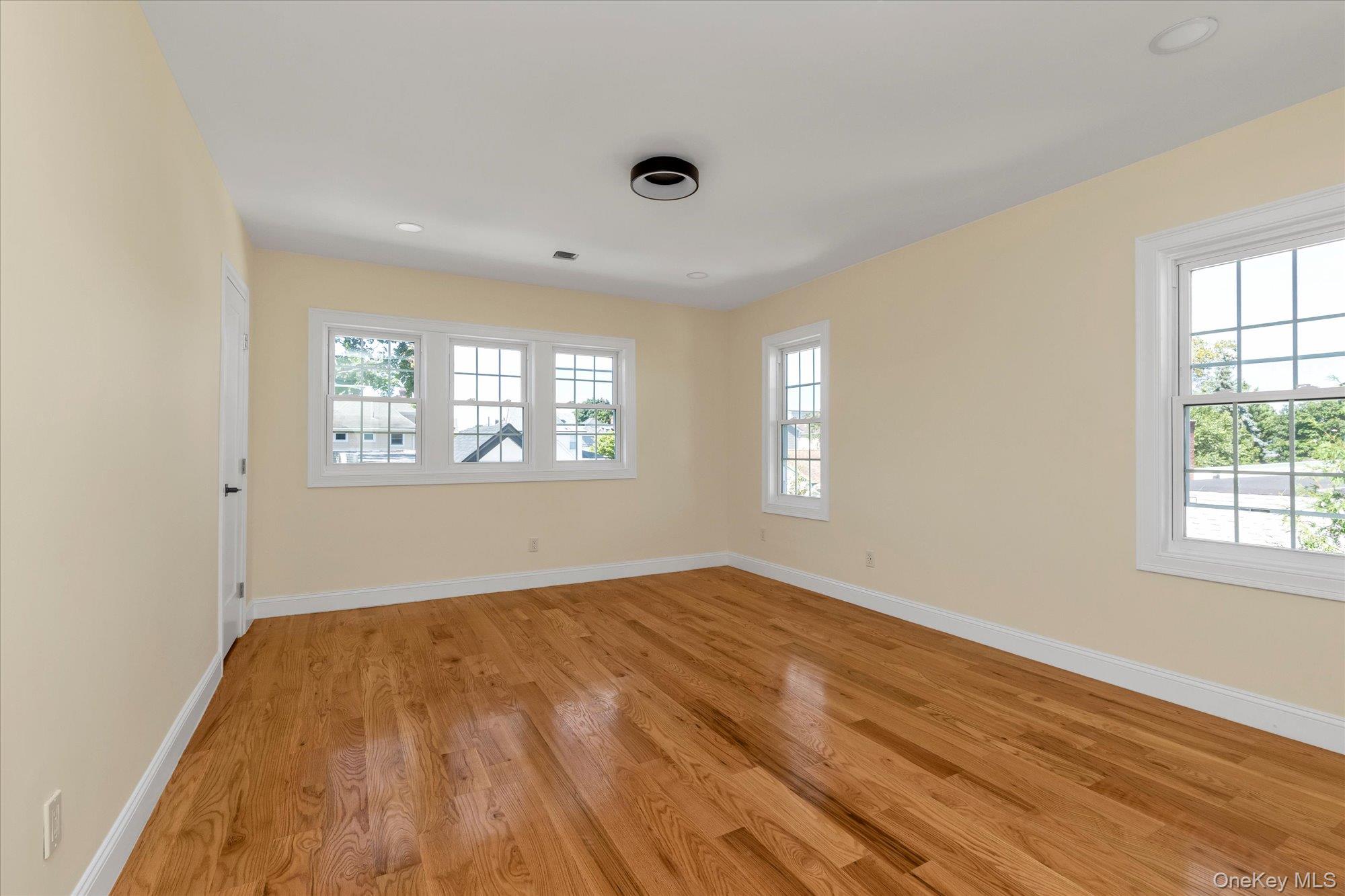 27 2nd Street Property Photo 17