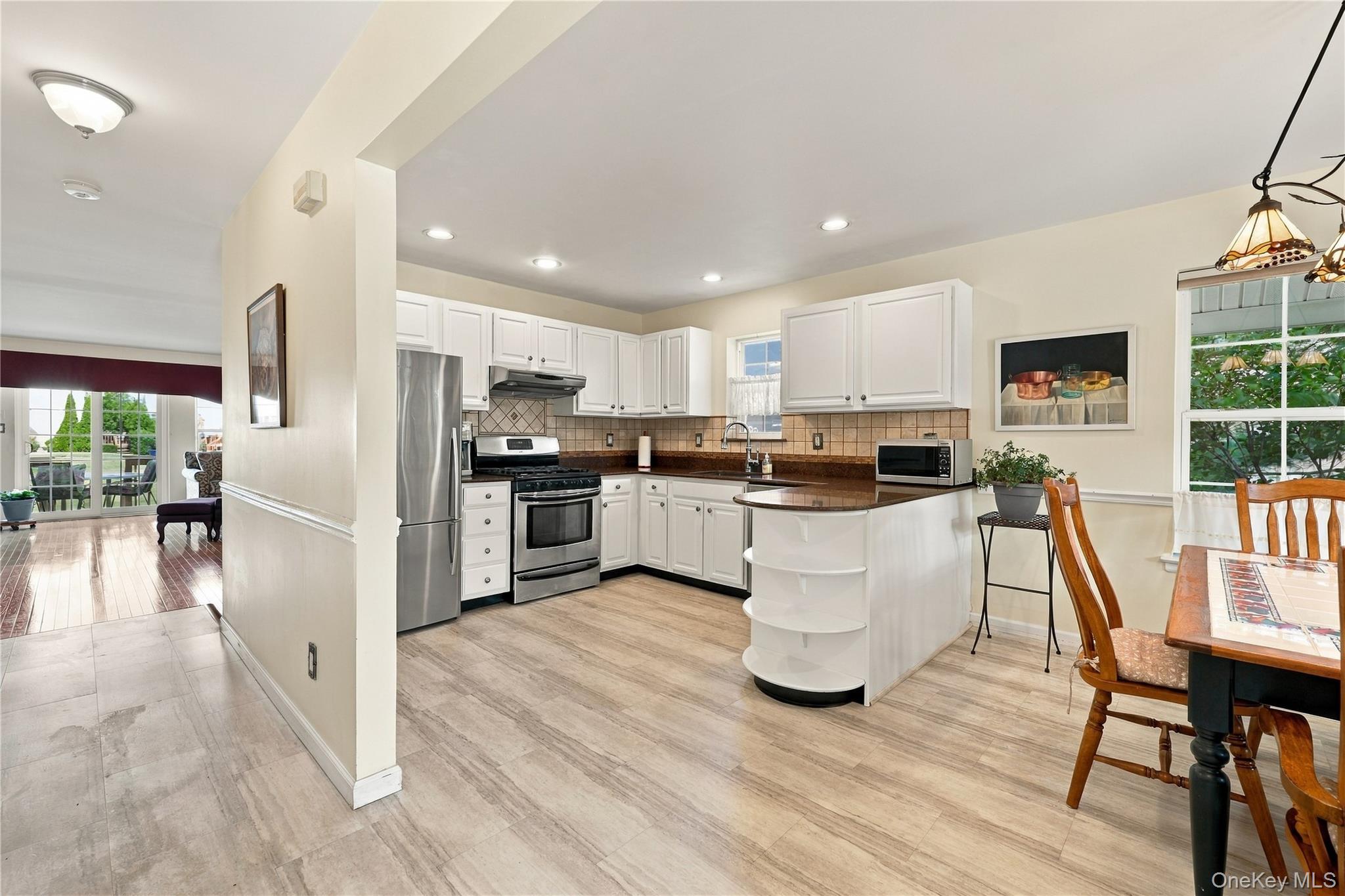 77 Sunburst Terrace Property Photo 6
