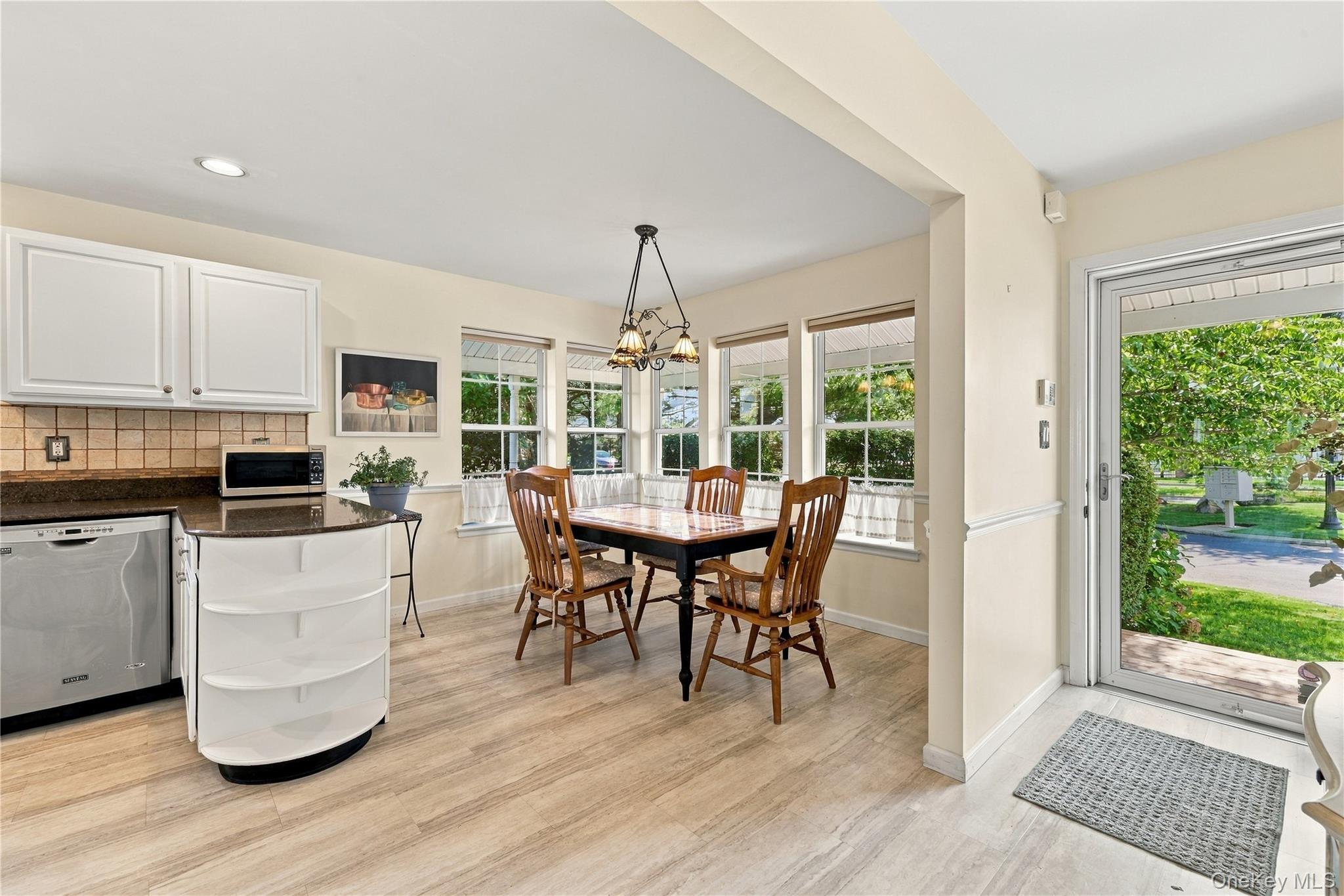 77 Sunburst Terrace Property Photo 10