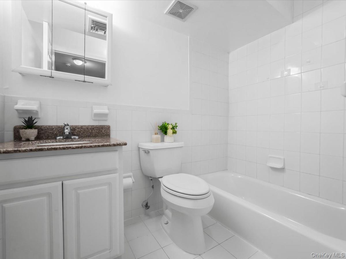 1 Patricia Lane 305 Property Photo 14