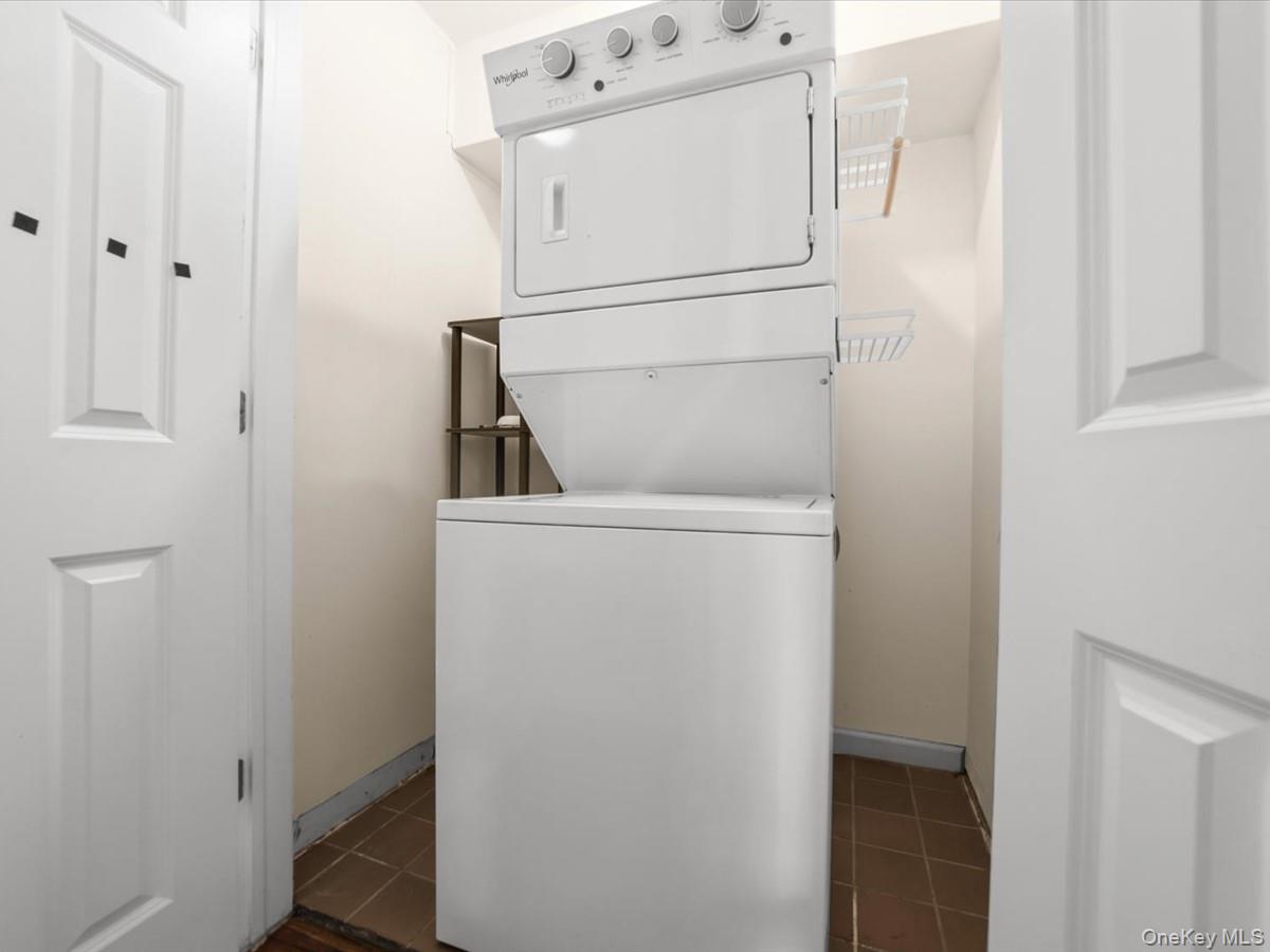 1 Patricia Lane 305 Property Photo 18