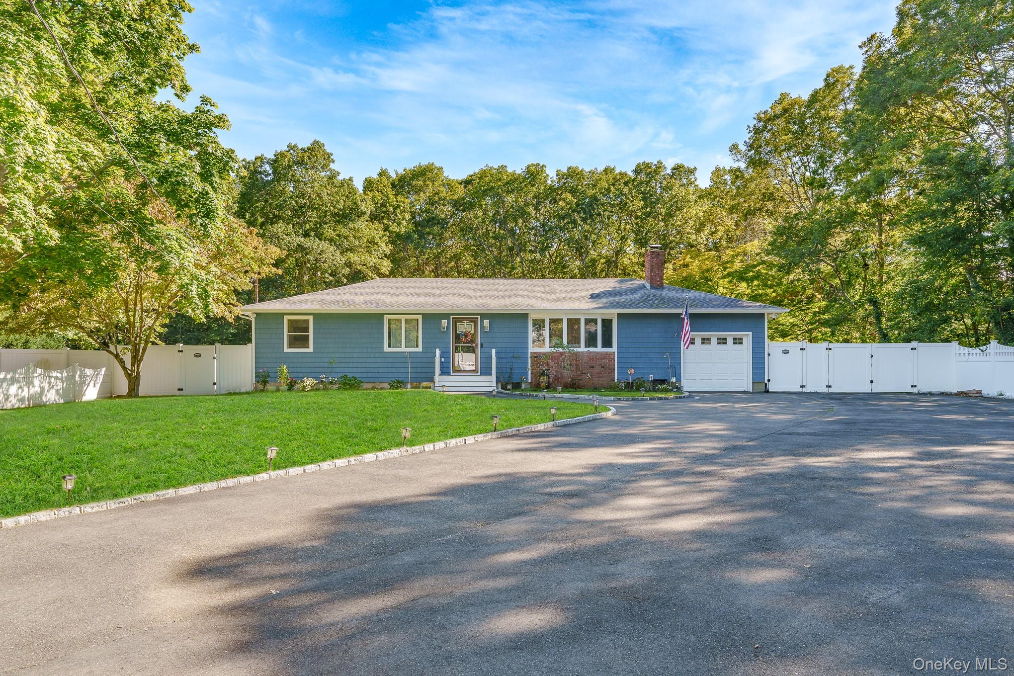 20 Danbury Avenue Property Photo 2