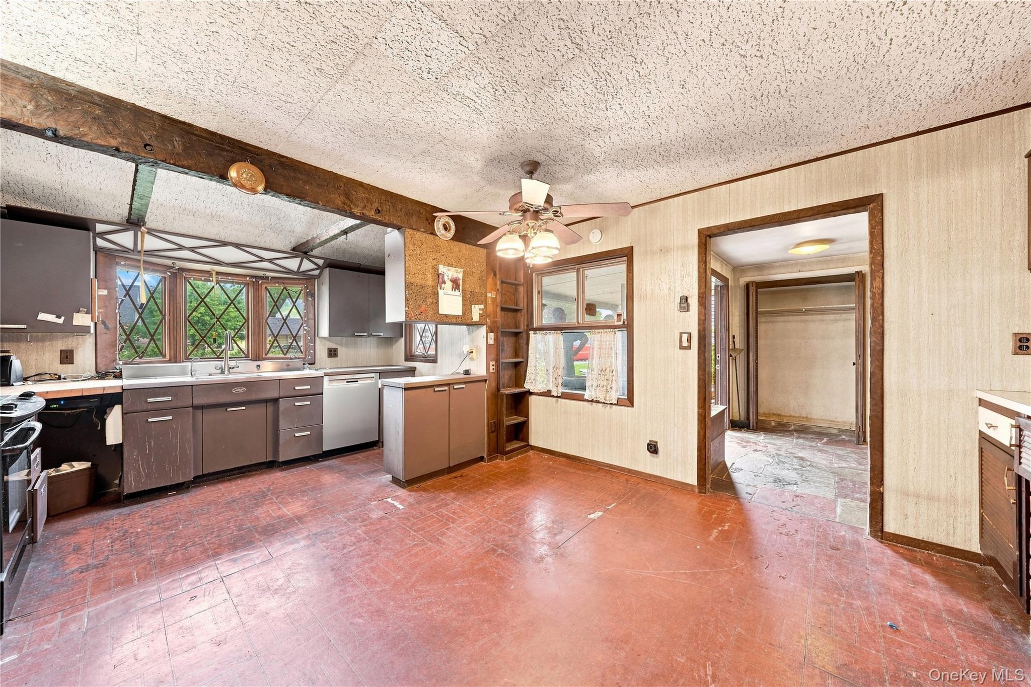 75 Weaving Lane Property Photo 6