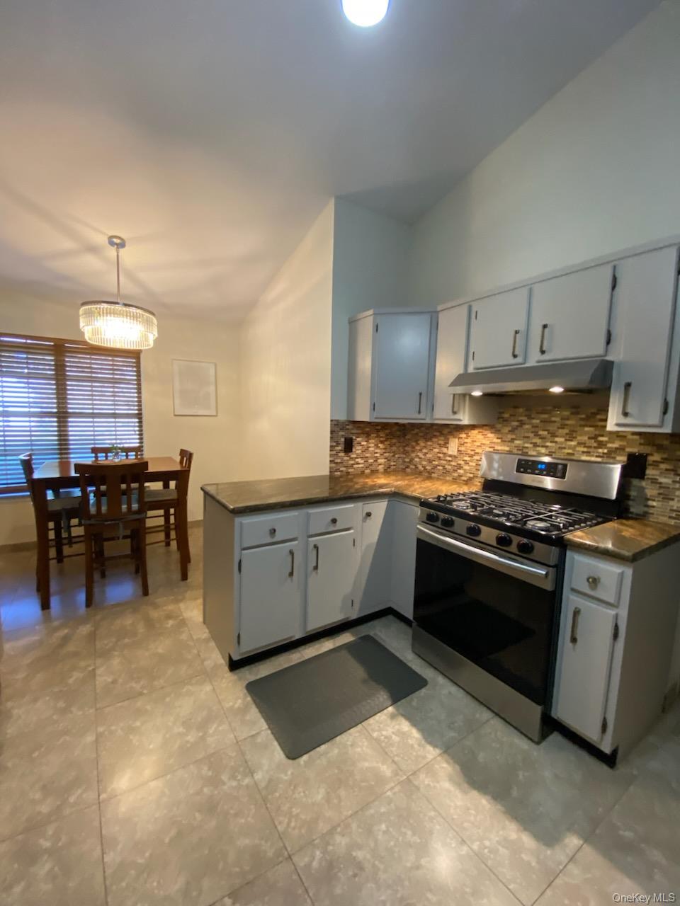 6 Royal Drive Property Photo 11