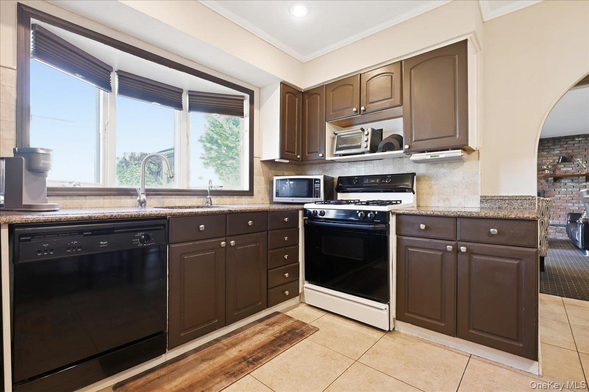 2872 Bayview Avenue Property Photo 9