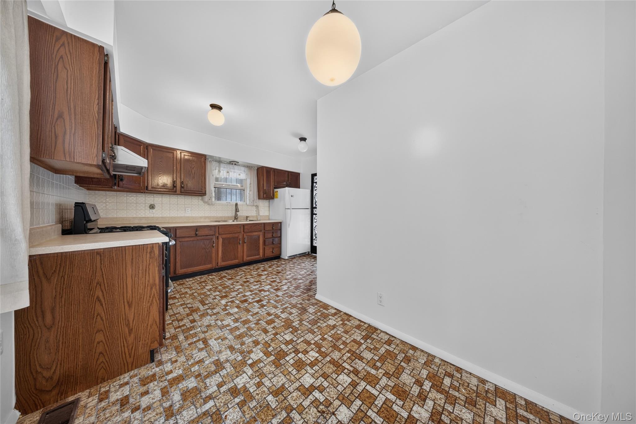 45-23 Utopia Parkway Property Photo 7