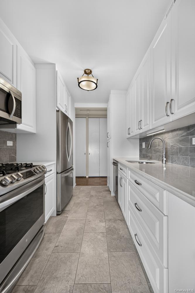 27110 Grand Central Parkway 29s Property Photo 9