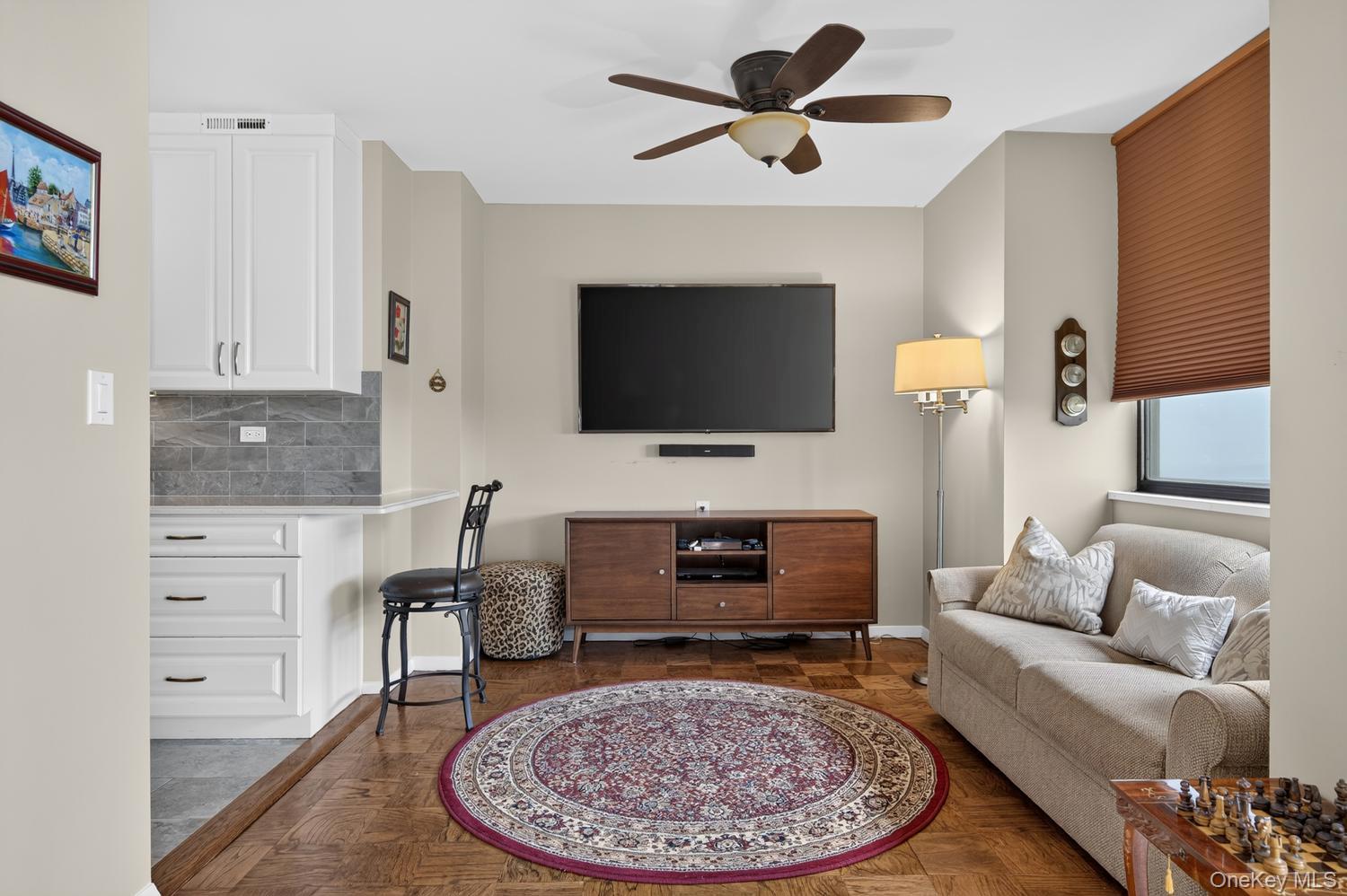 27110 Grand Central Parkway 29s Property Photo 11