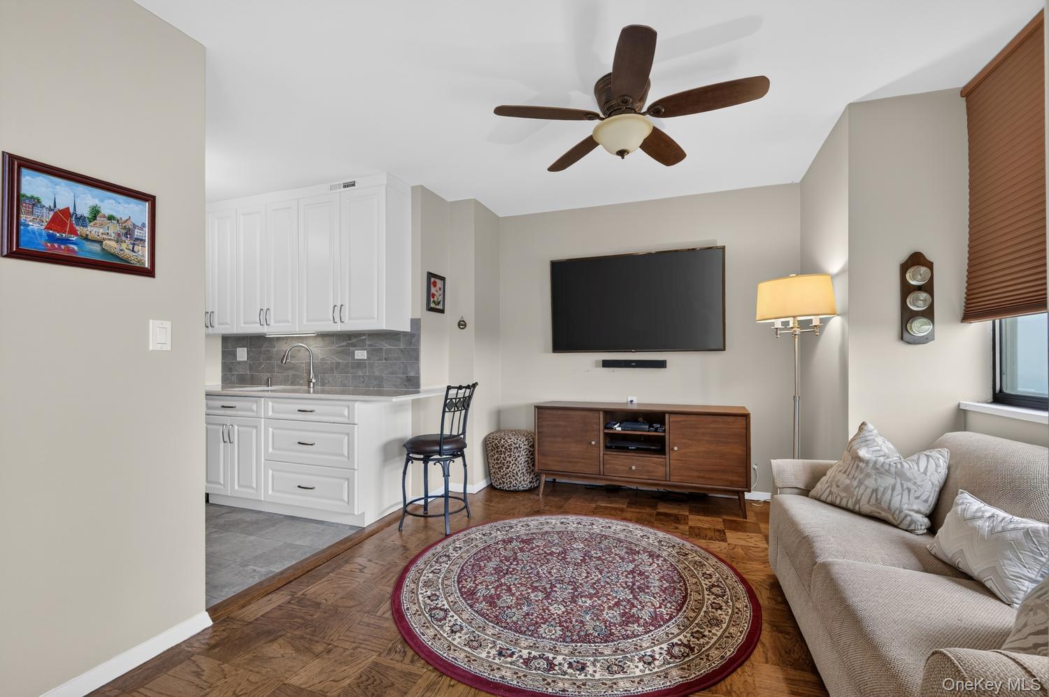 27110 Grand Central Parkway 29s Property Photo 12