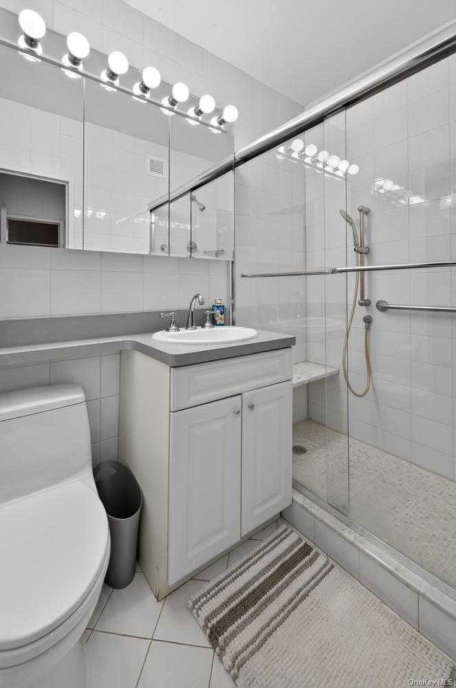 27110 Grand Central Parkway 29s Property Photo 17