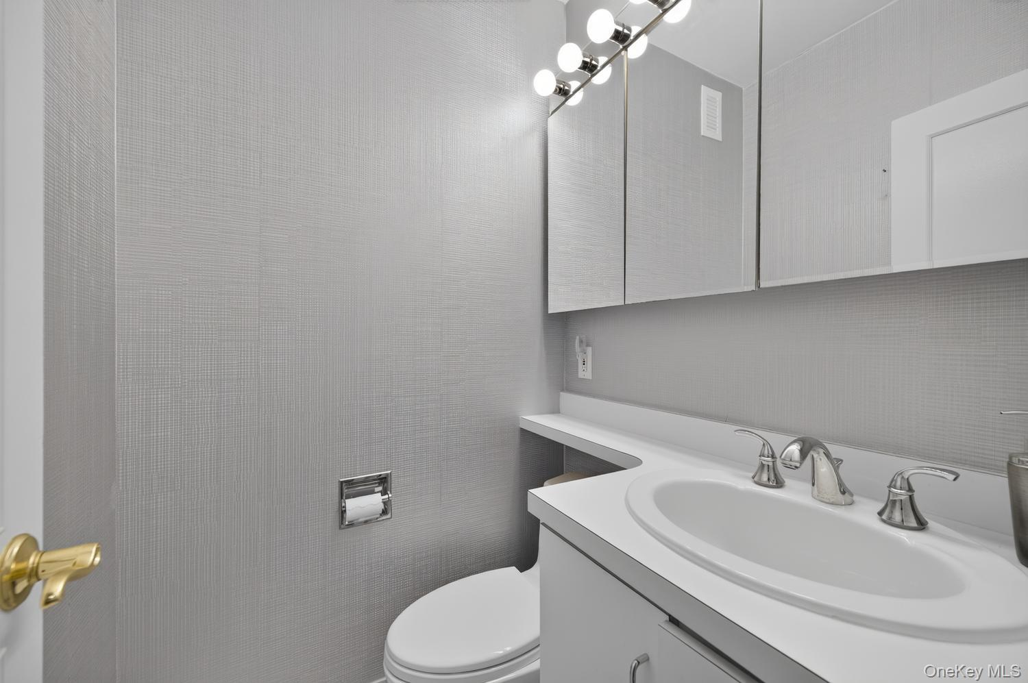 27110 Grand Central Parkway 29s Property Photo 18