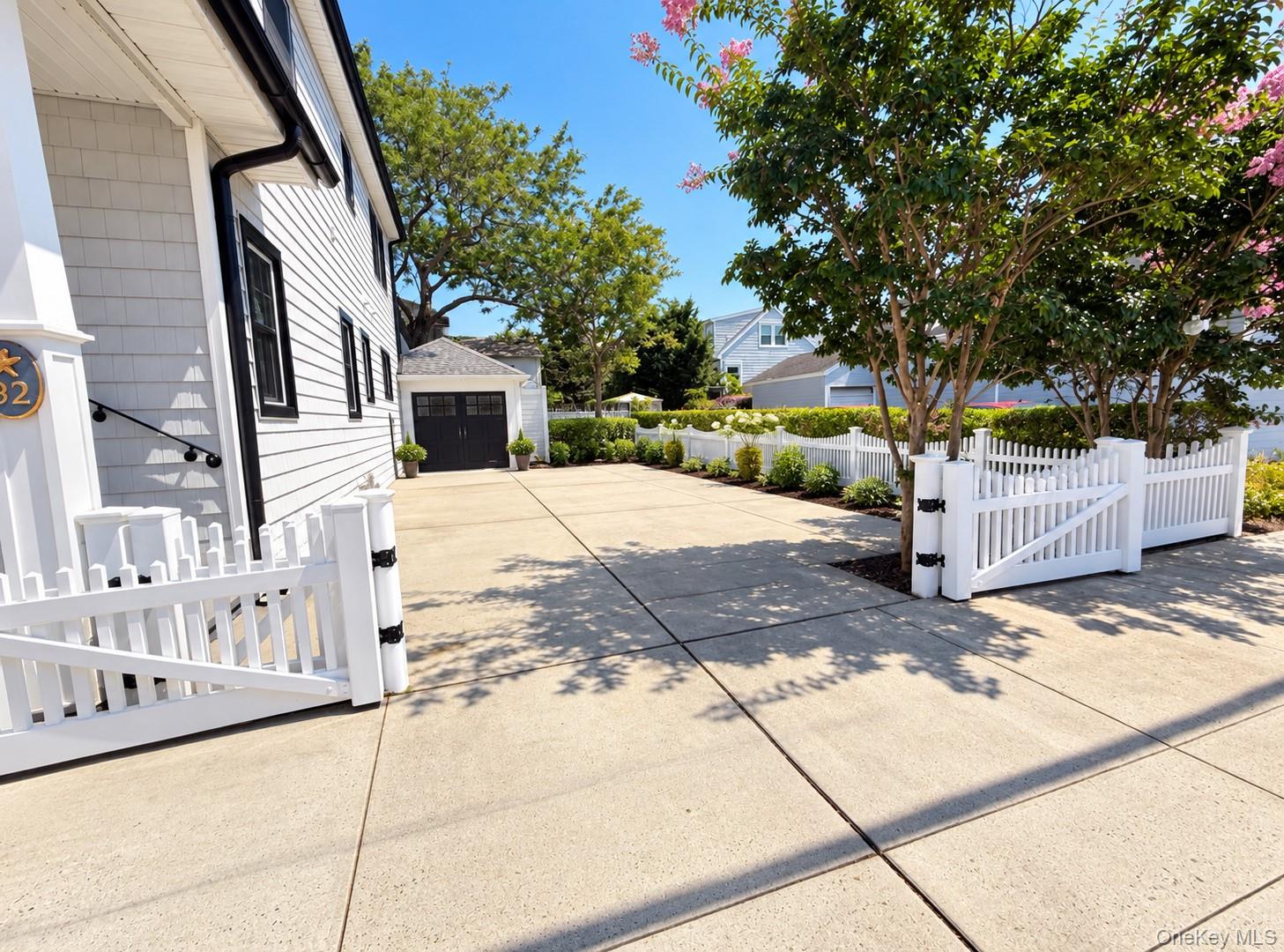 92 Hewlett Avenue Property Photo 3