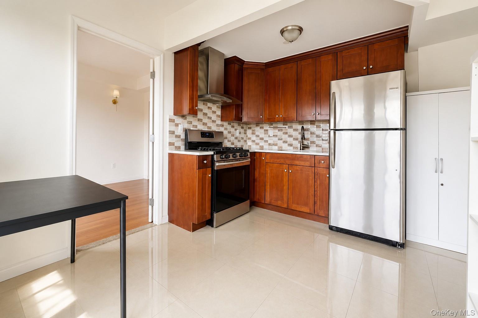 7166 Parsons Boulevard 6c Property Photo 2