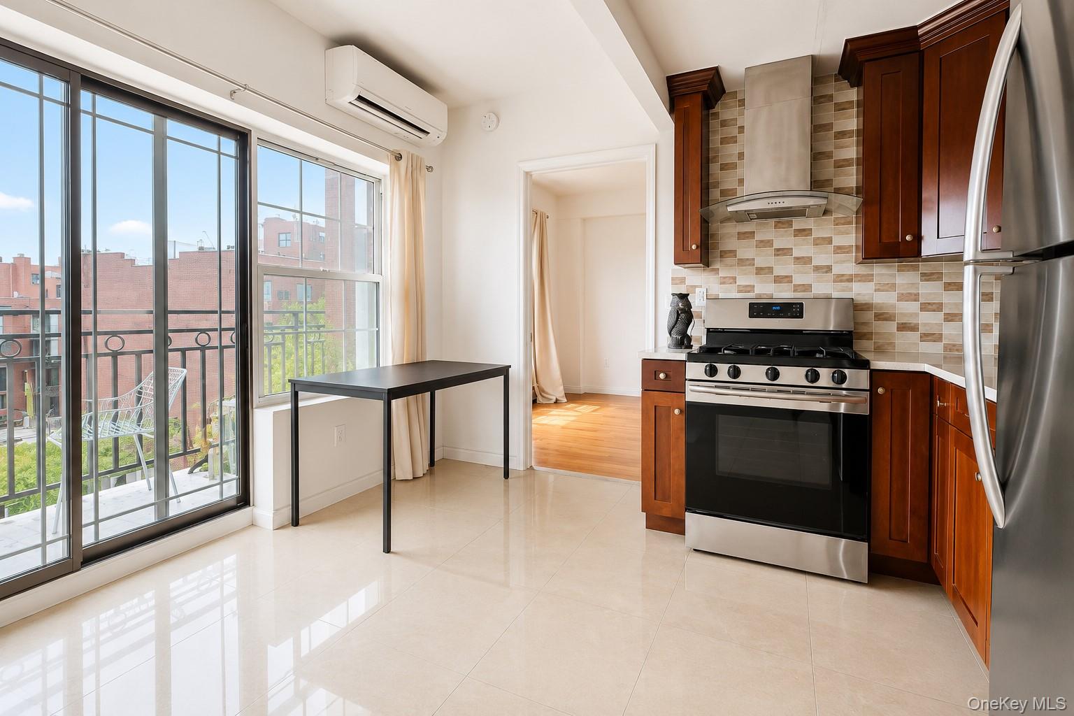7166 Parsons Boulevard 6c Property Photo 3