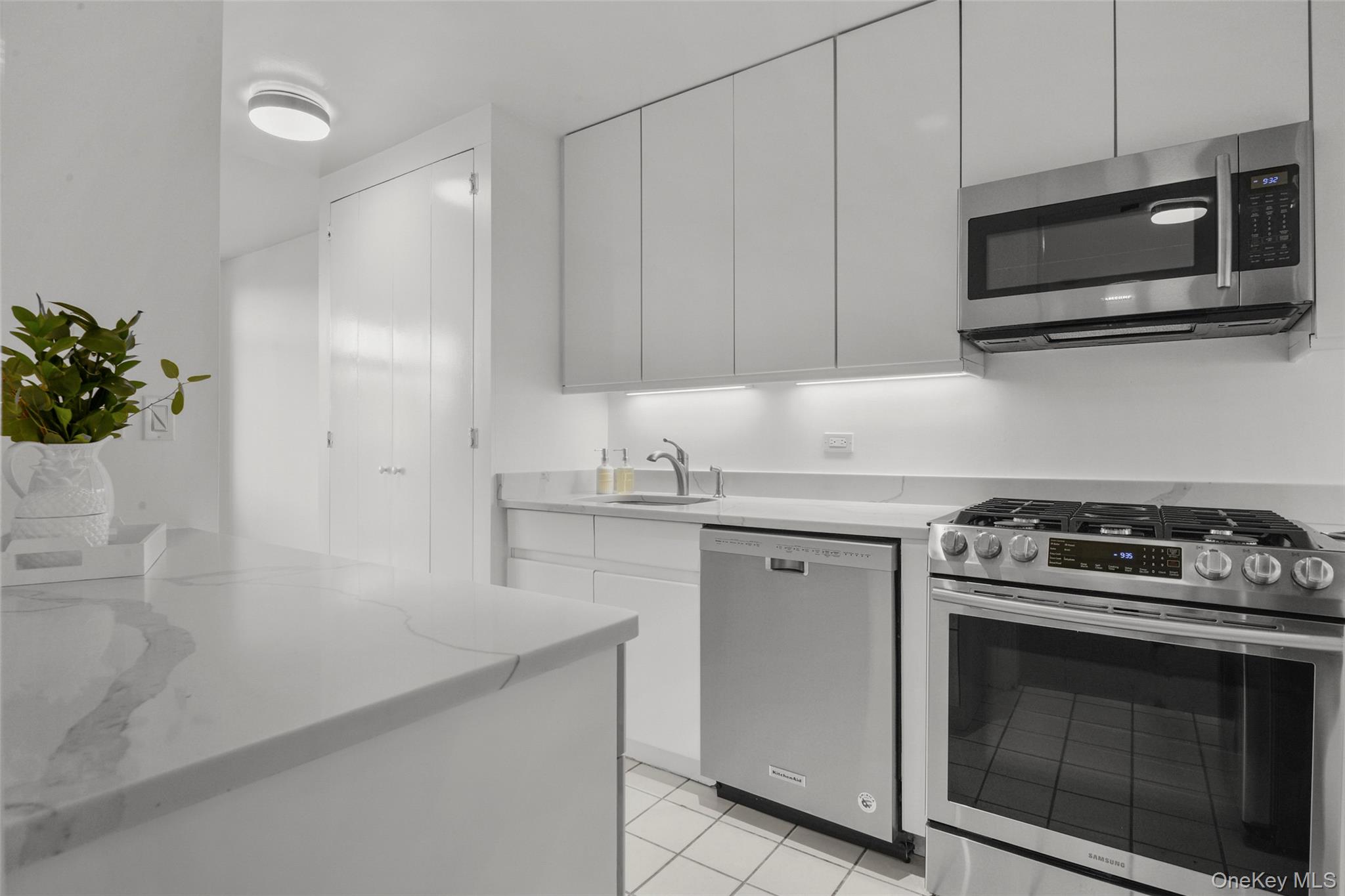 35 N Chatsworth Avenue 6c Property Photo 15