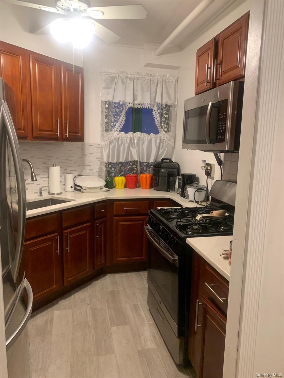 1700 Metropolitan Avenue 6d Property Photo 2