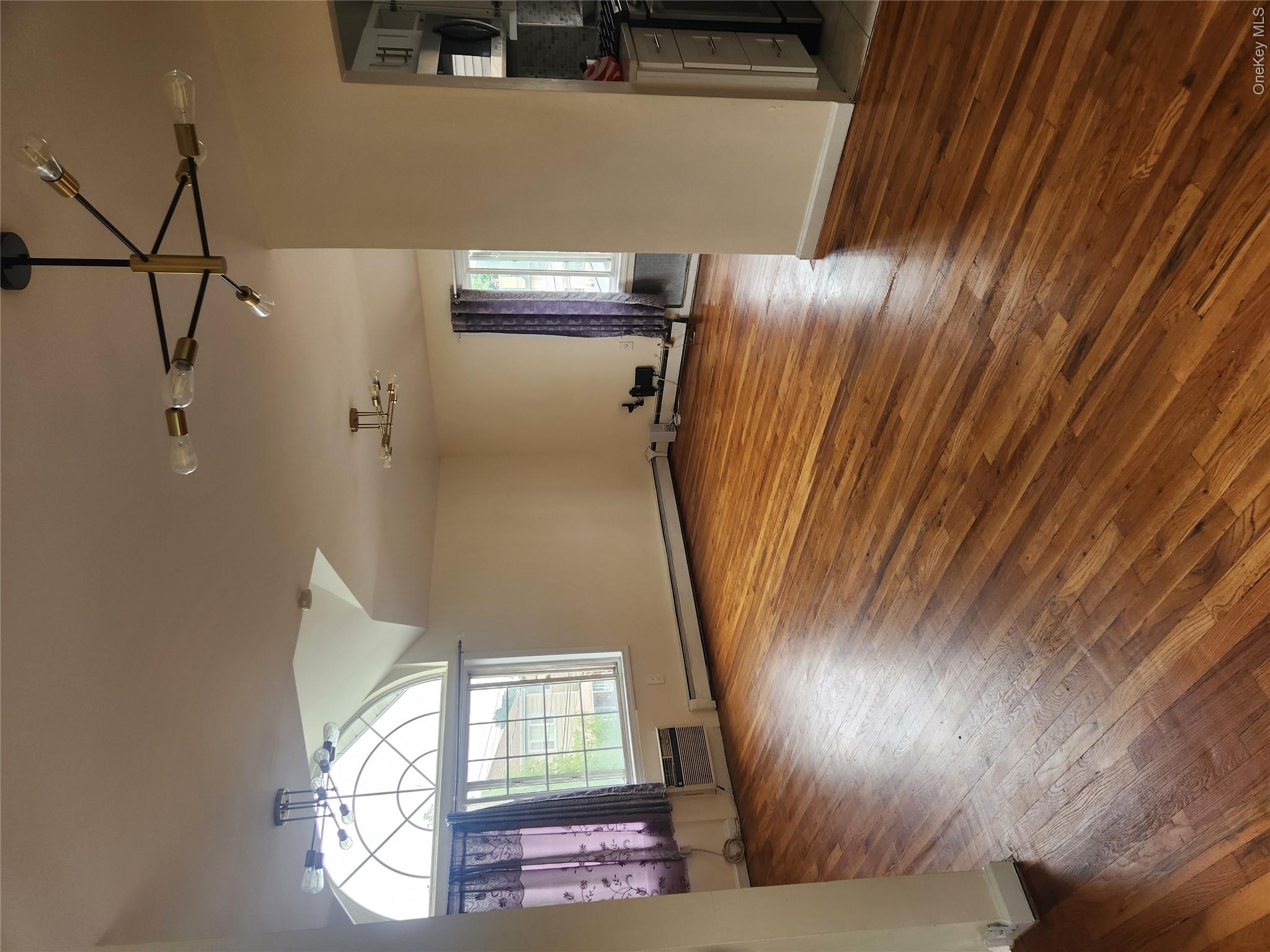11623 196th Street 2nd Floor Property Photo 4