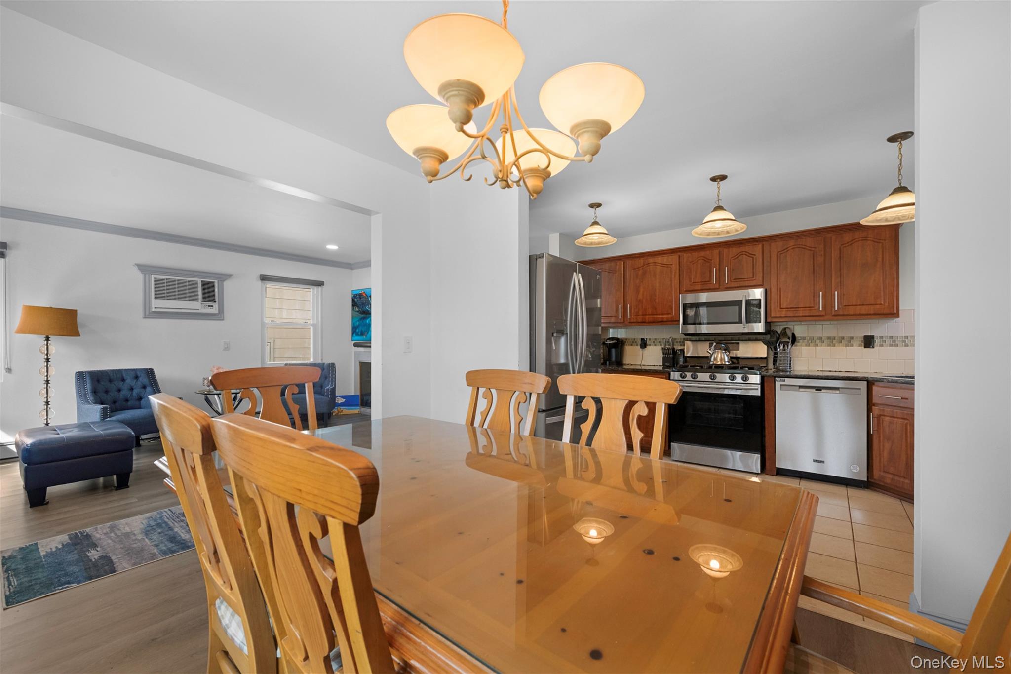 111 Woodside Avenue Property Photo 12