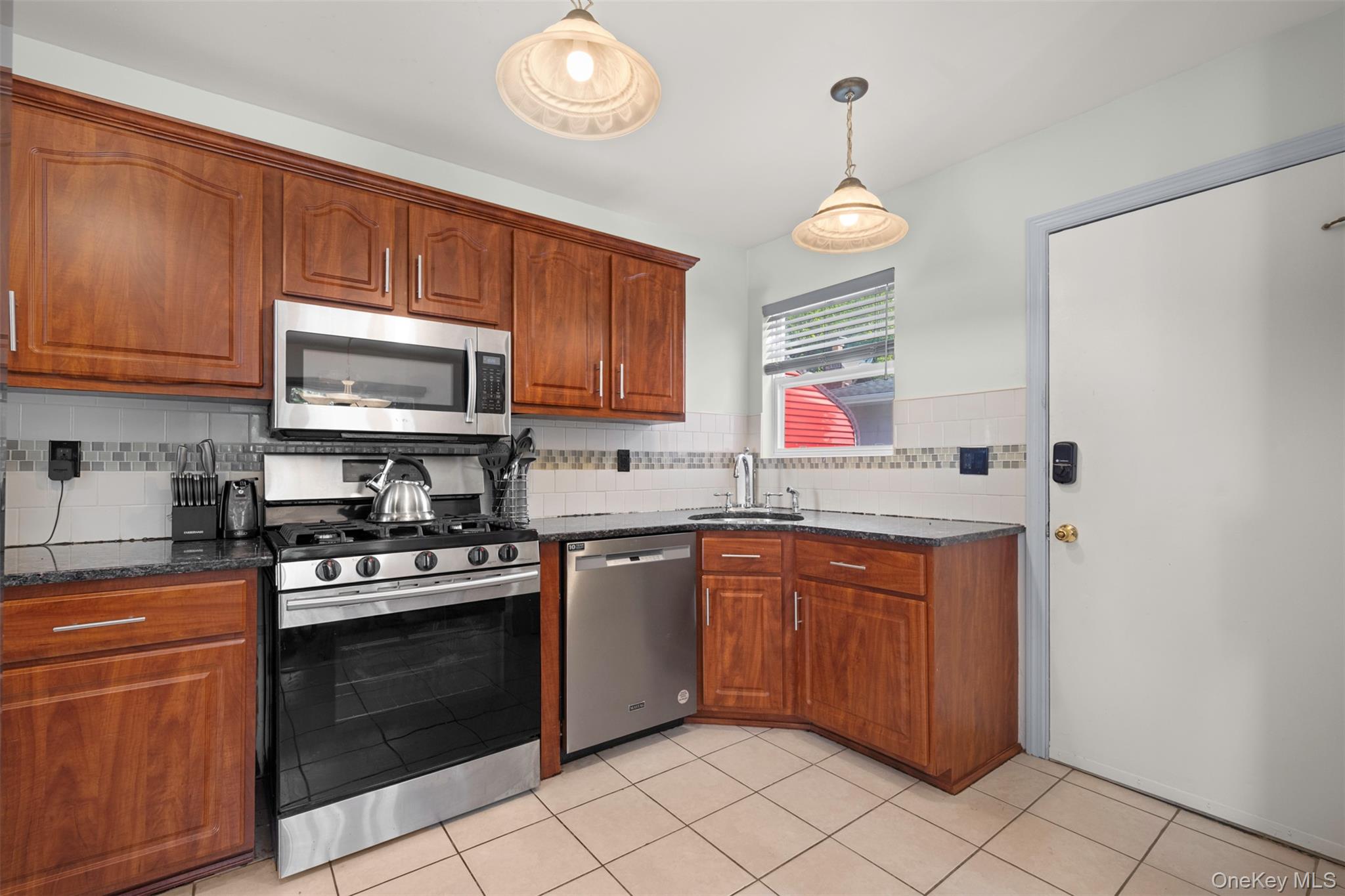 111 Woodside Avenue Property Photo 16