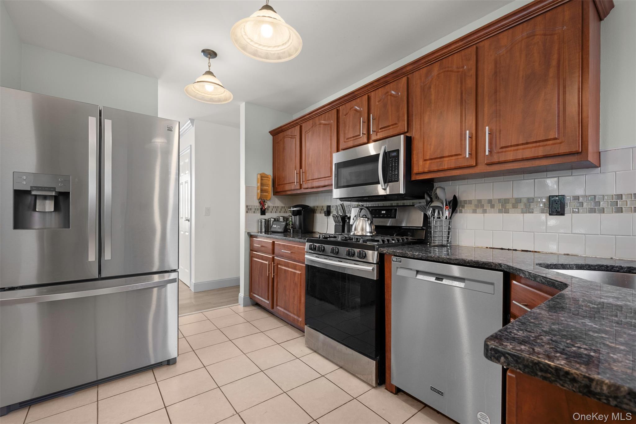 111 Woodside Avenue Property Photo 18