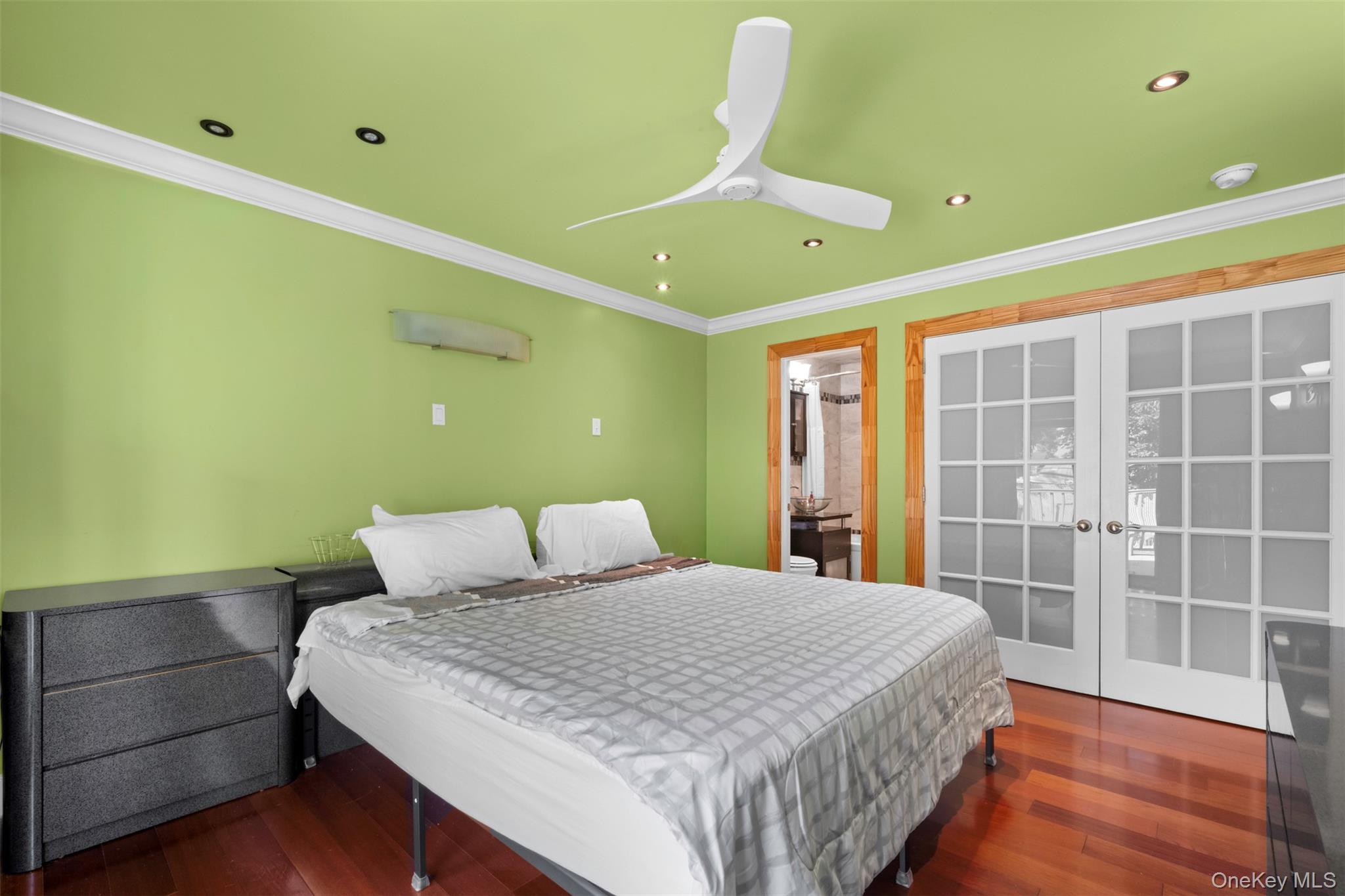 111 Woodside Avenue Property Photo 22
