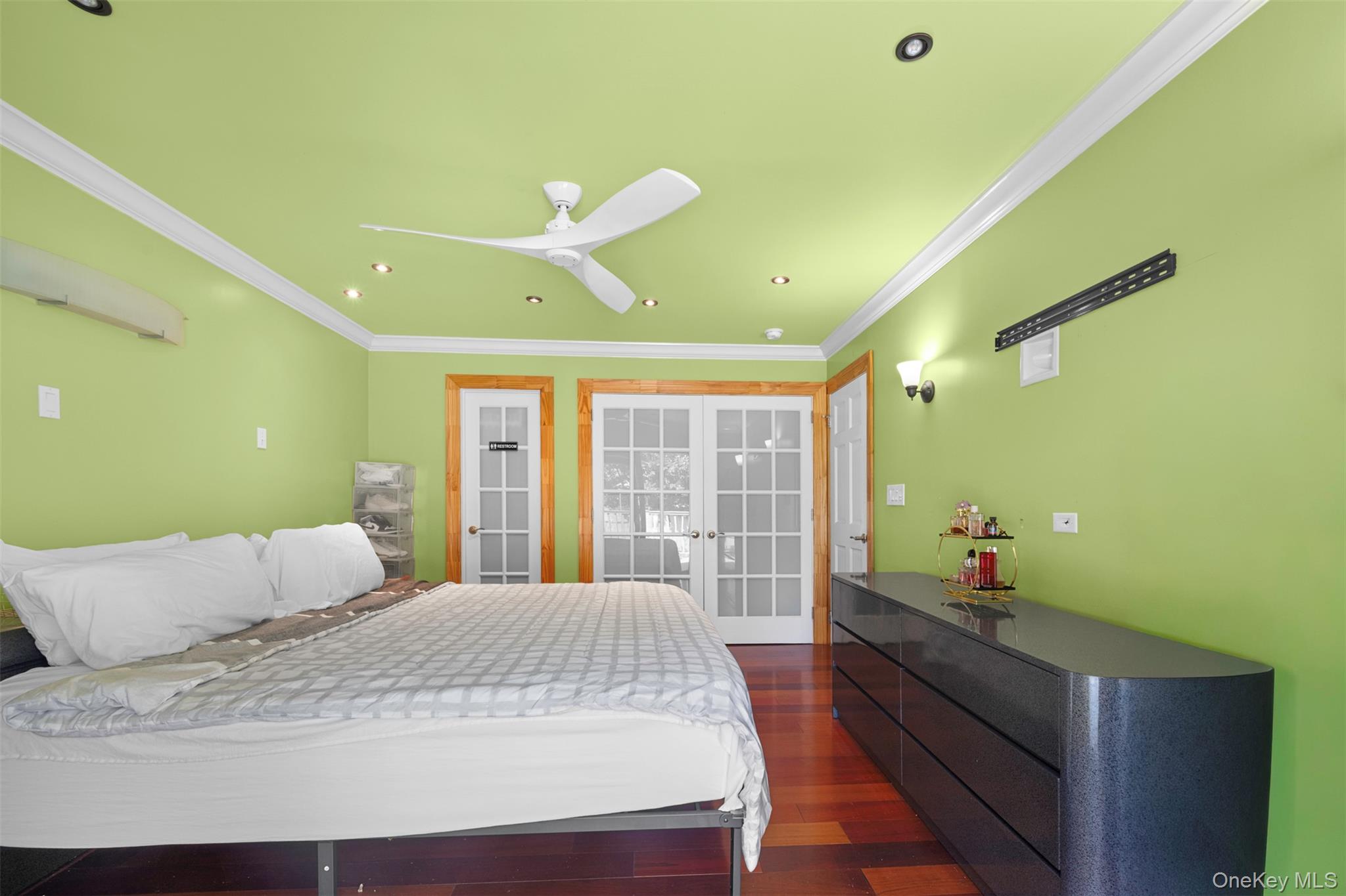 111 Woodside Avenue Property Photo 25