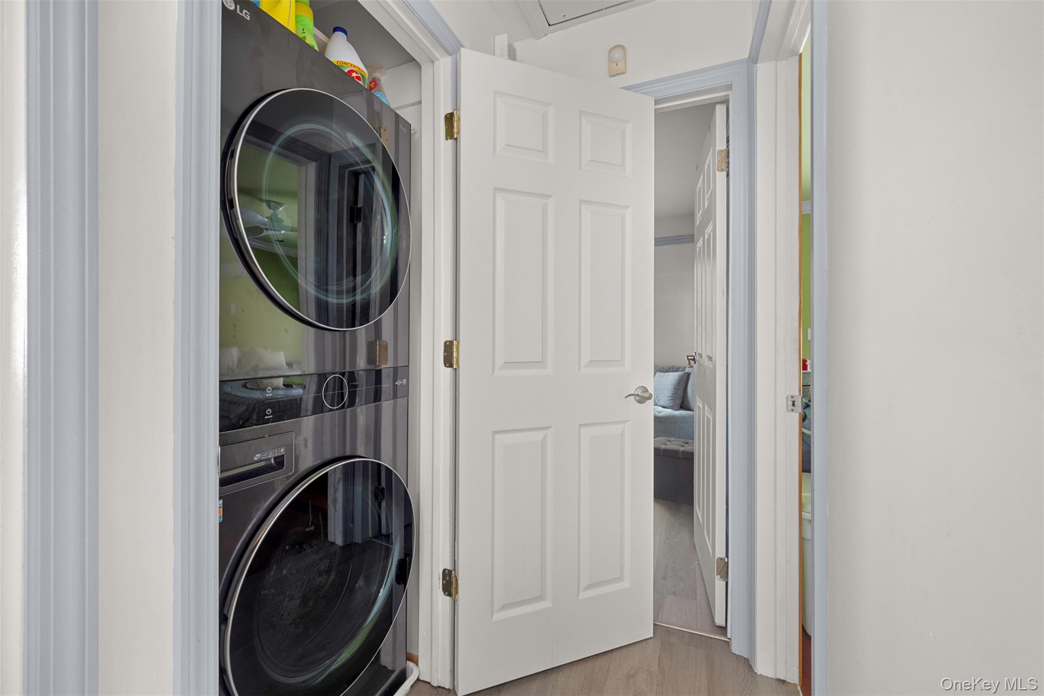111 Woodside Avenue Property Photo 37
