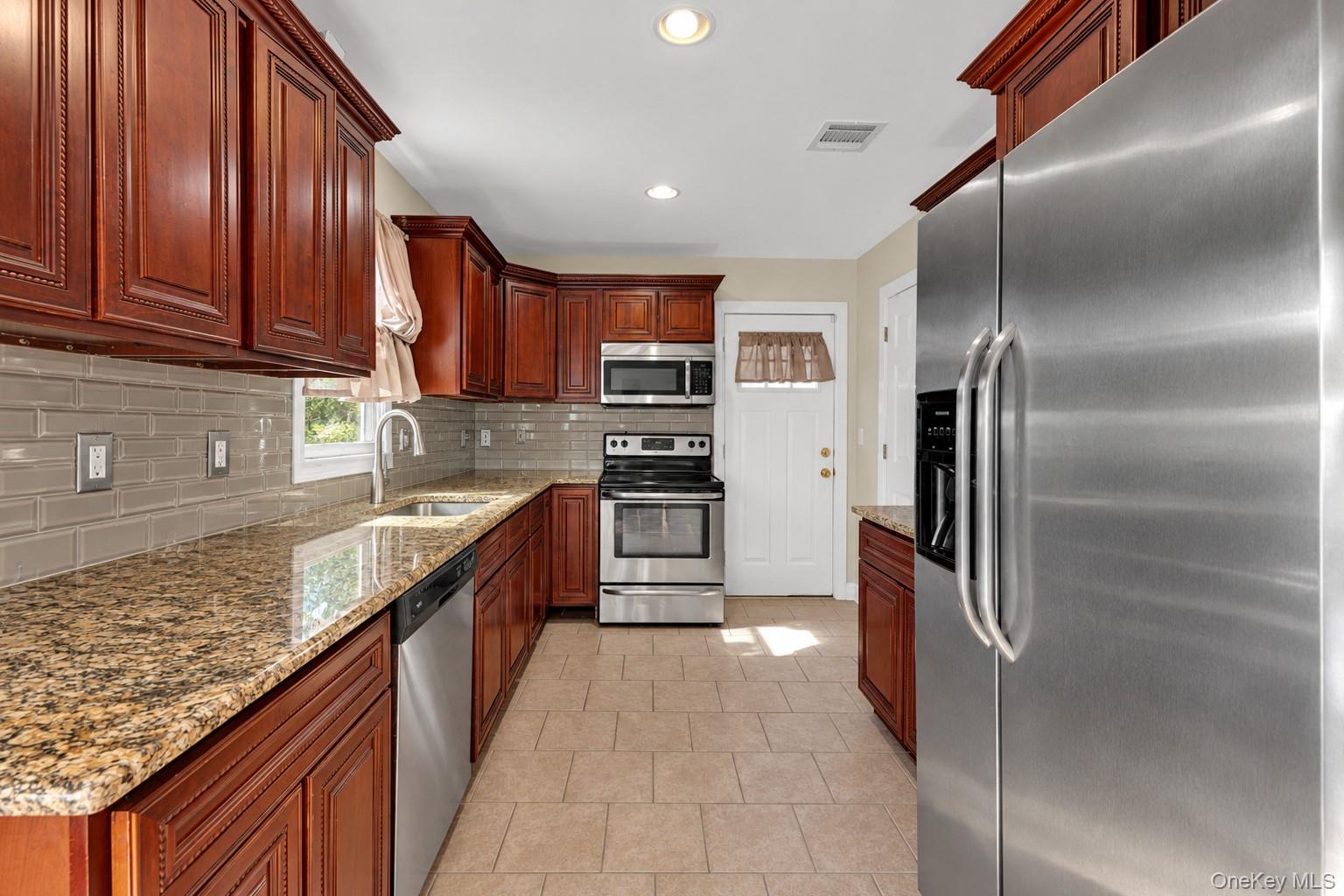 11 Palm Street Property Photo 8