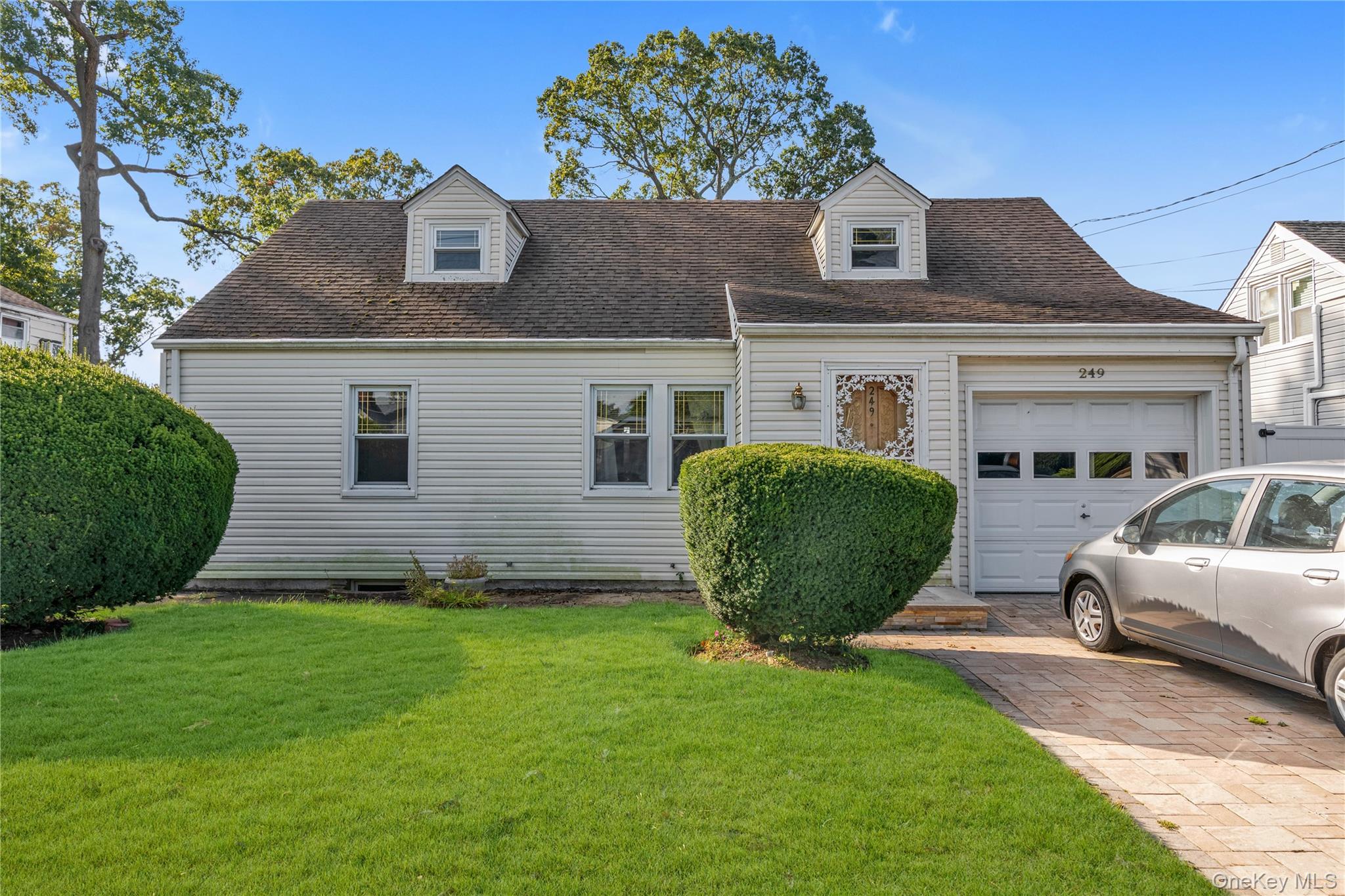 249 Debevoise Avenue Property Photo 1