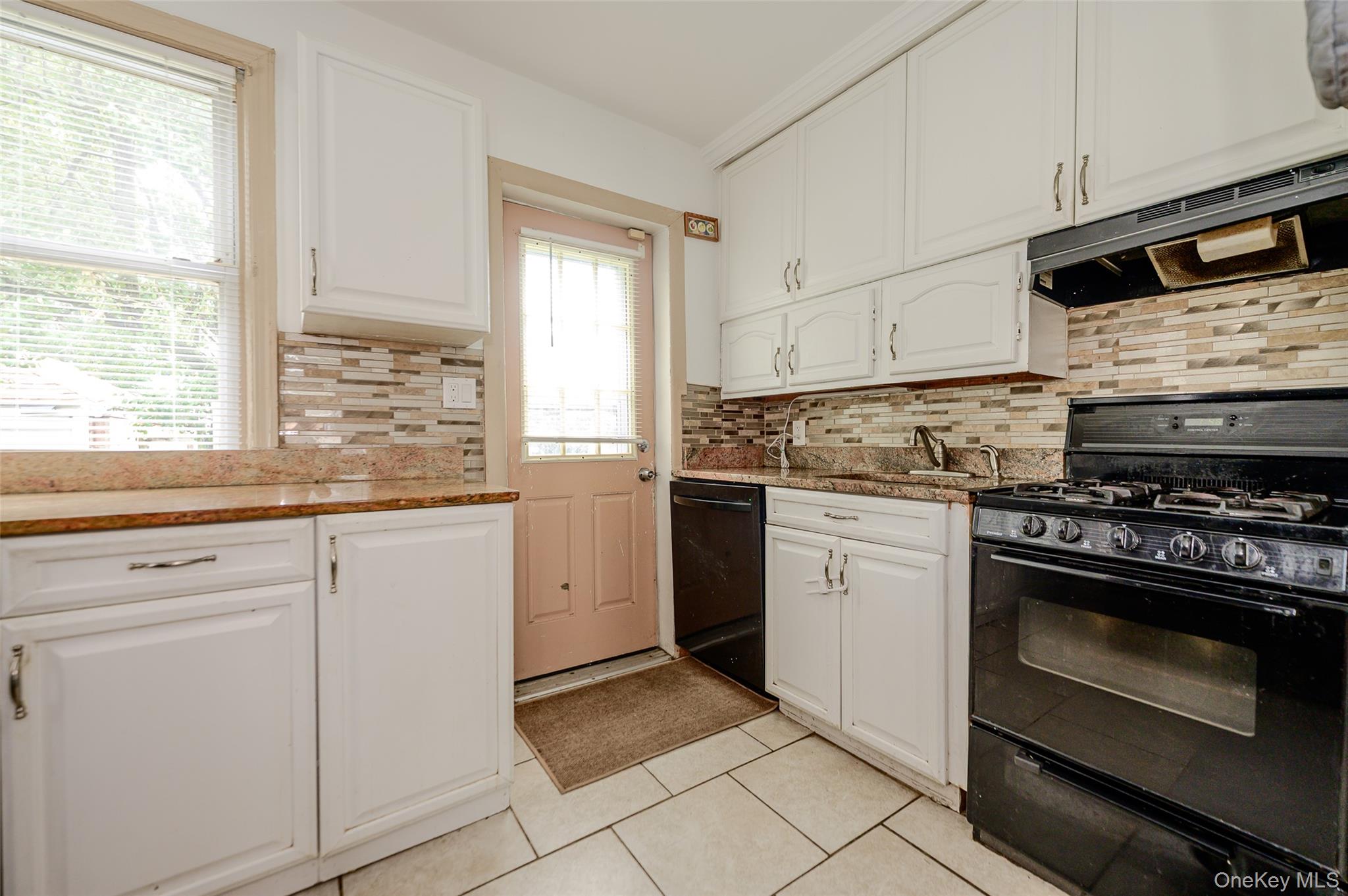 596 Irving Street Property Photo 4
