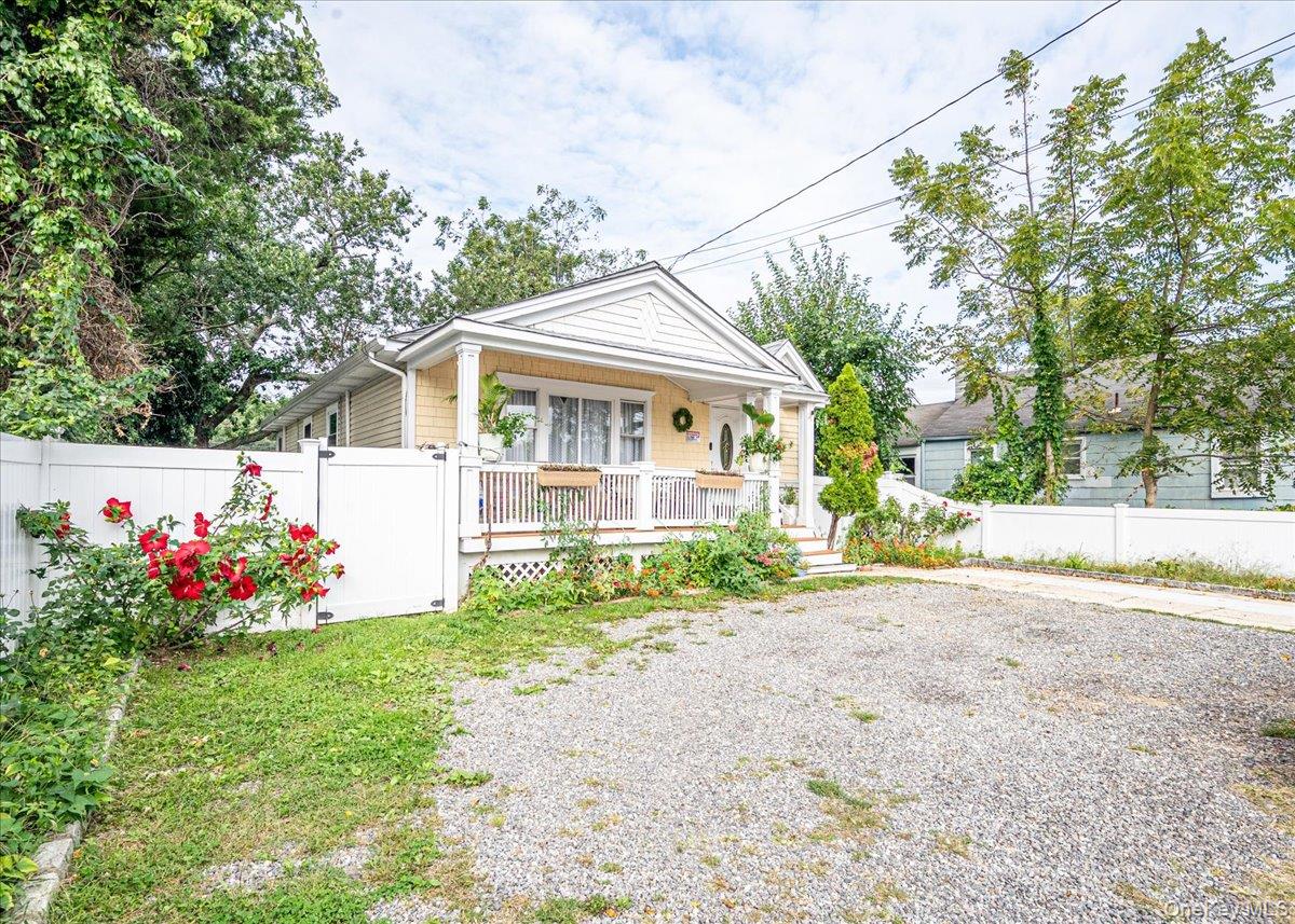 1364 5th Avenue Property Photo 3